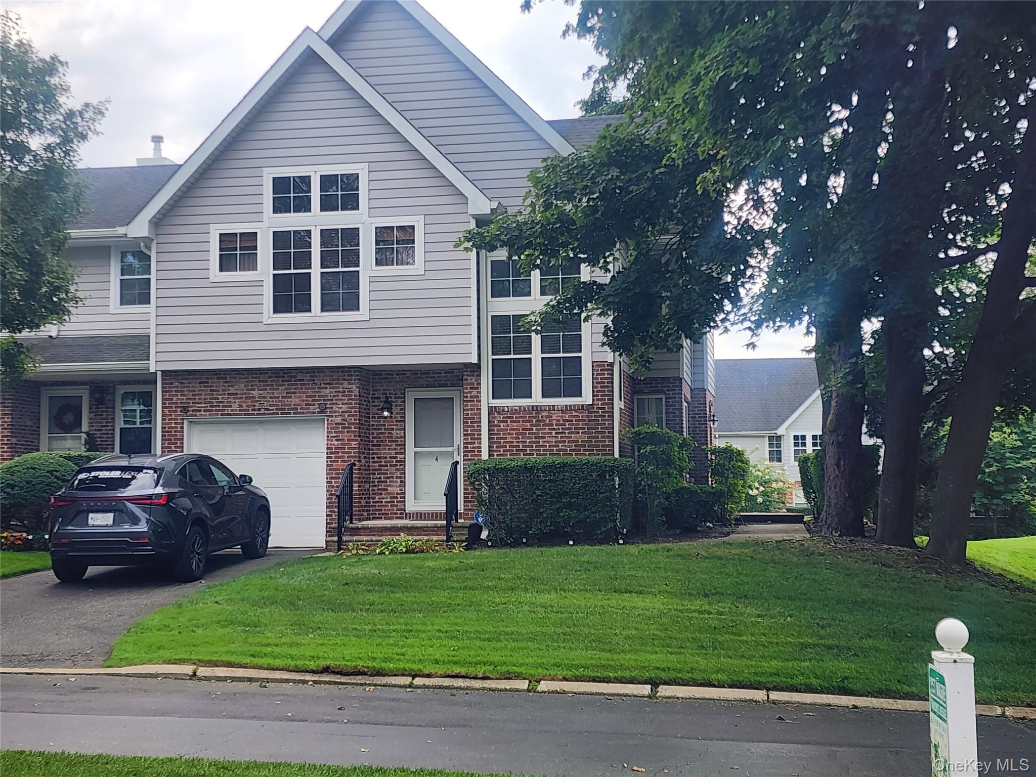 4 Sprucewood Boulevard Property Photo 1