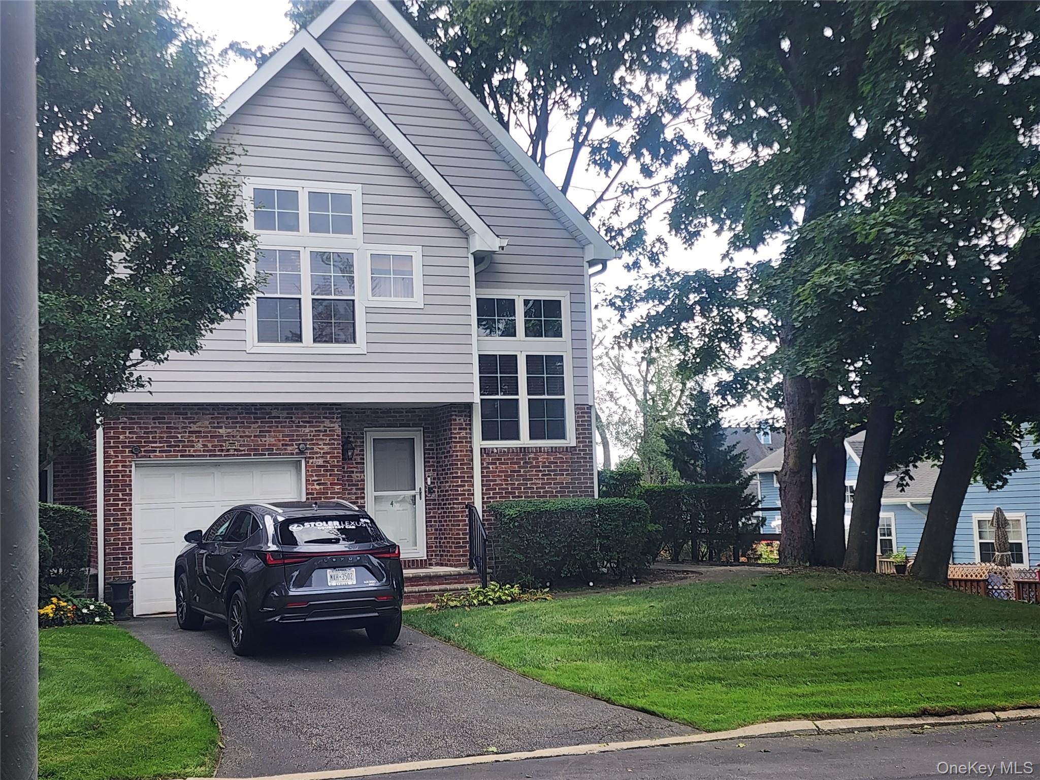 4 Sprucewood Boulevard Property Photo 3