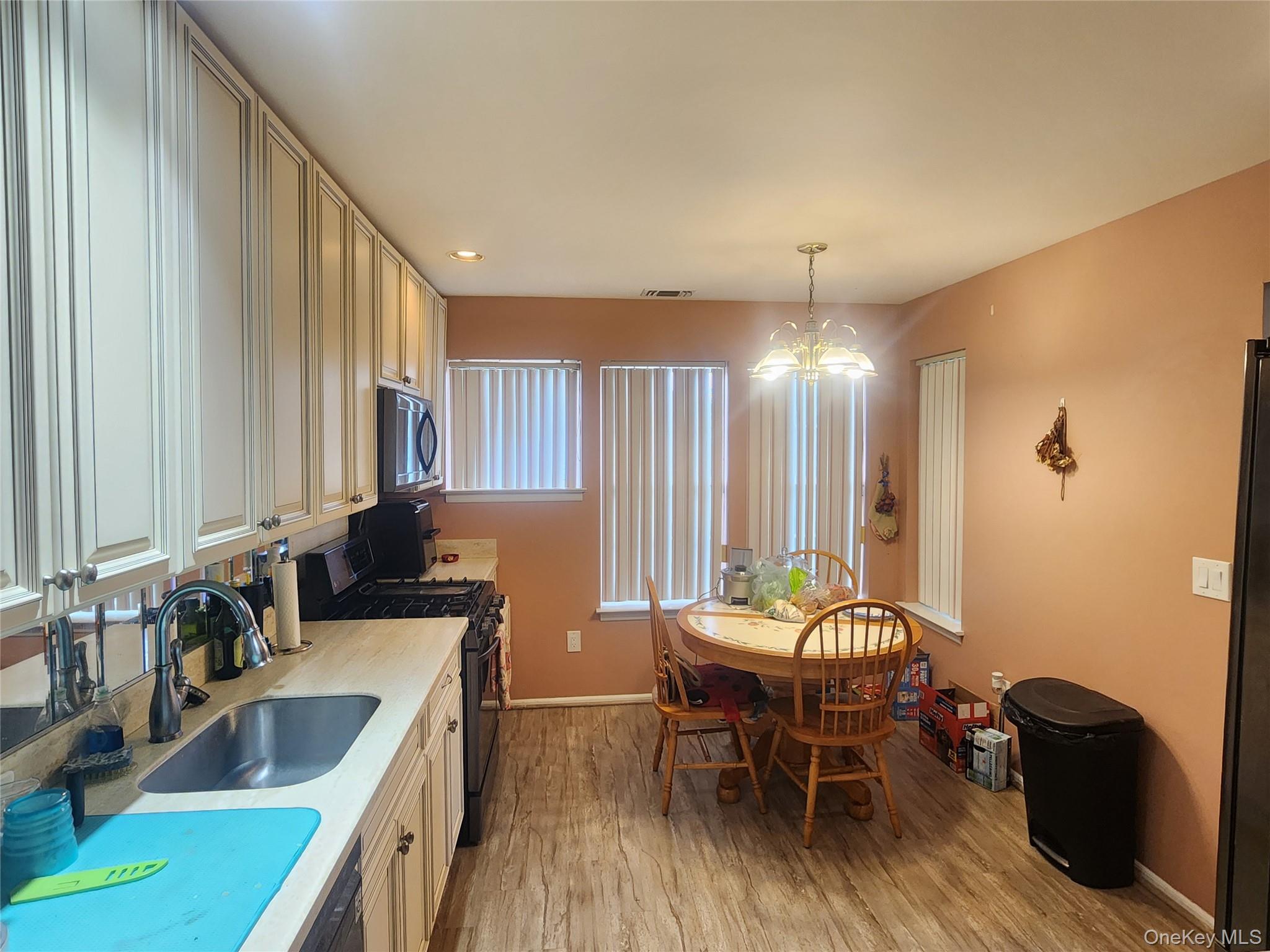 4 Sprucewood Boulevard Property Photo 14