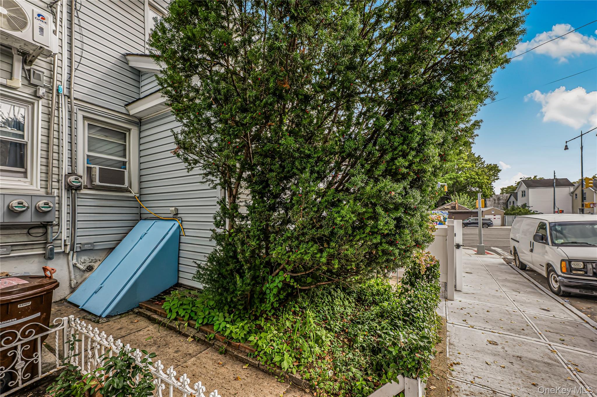 9307 76th Street Property Photo 4