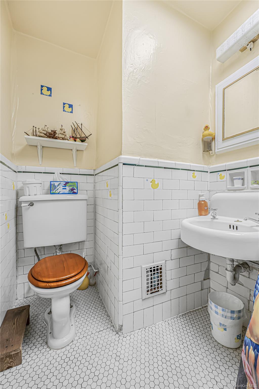 9307 76th Street Property Photo 8