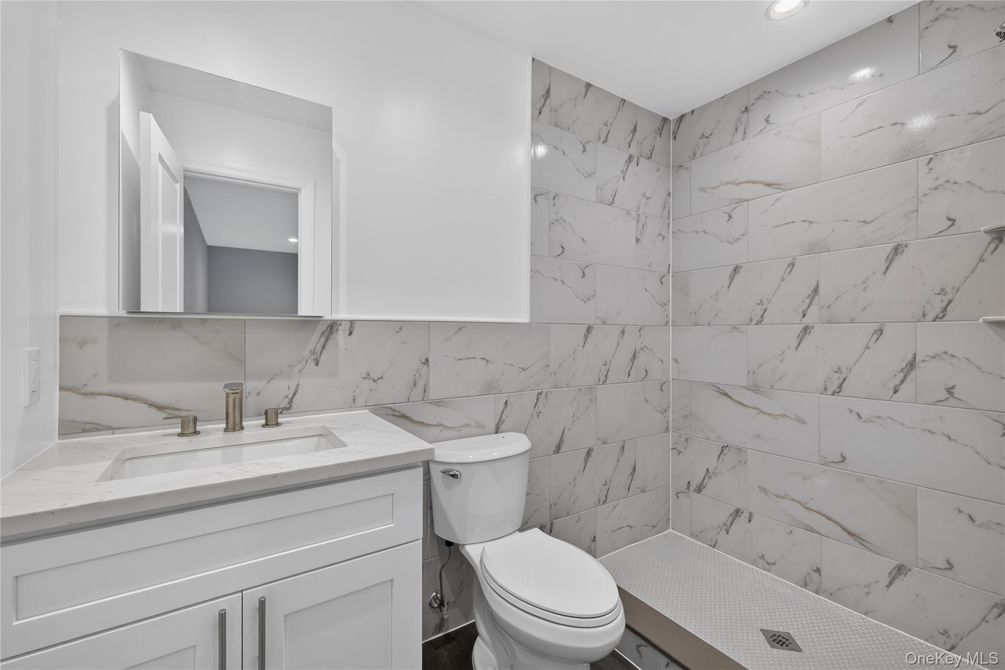 9 Oswego Place Property Photo 5