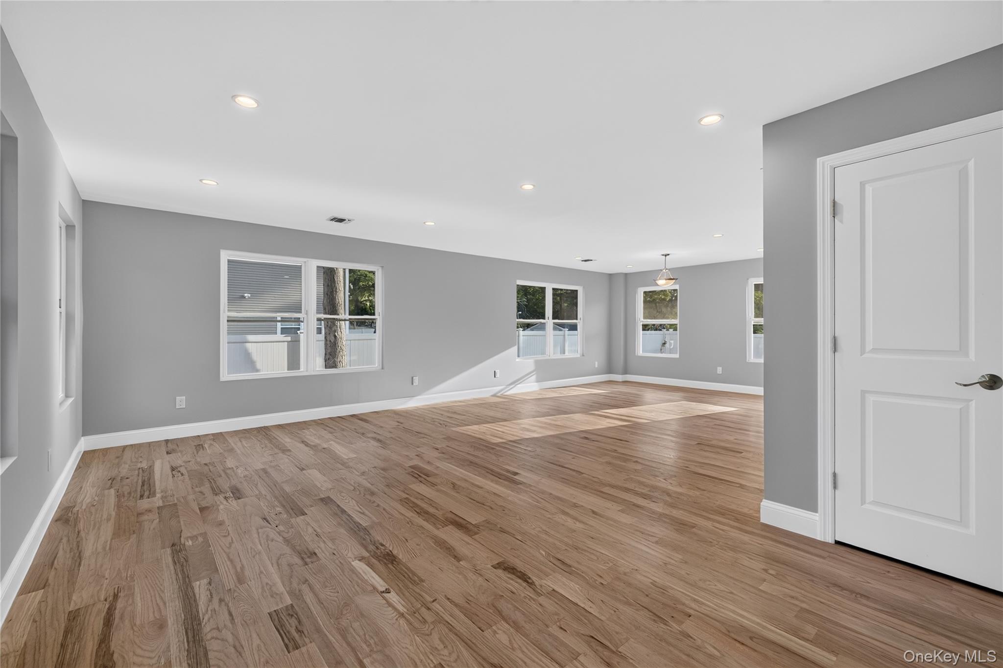 9 Oswego Place Property Photo 6