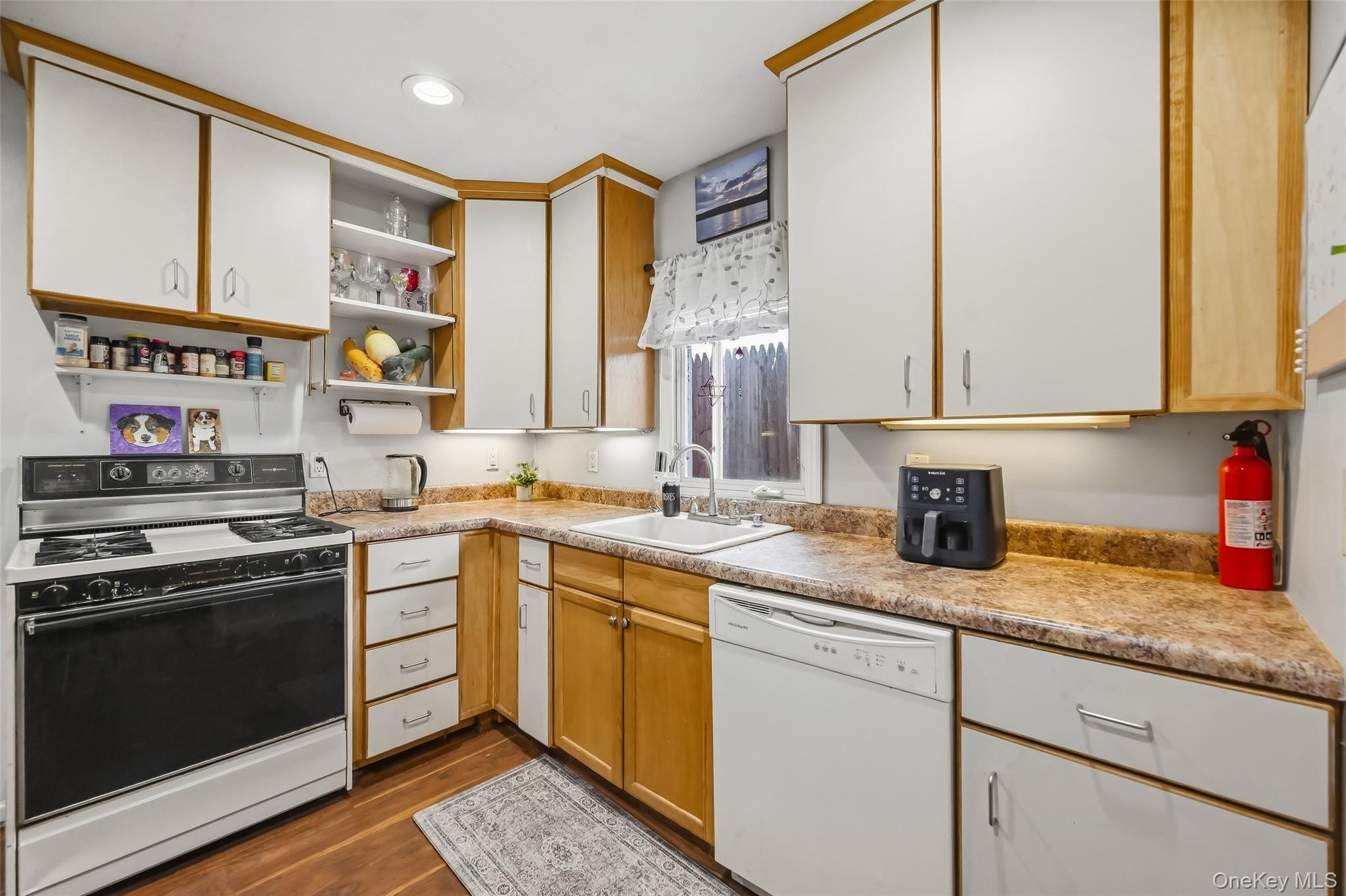 15 Elm Street Property Photo 17