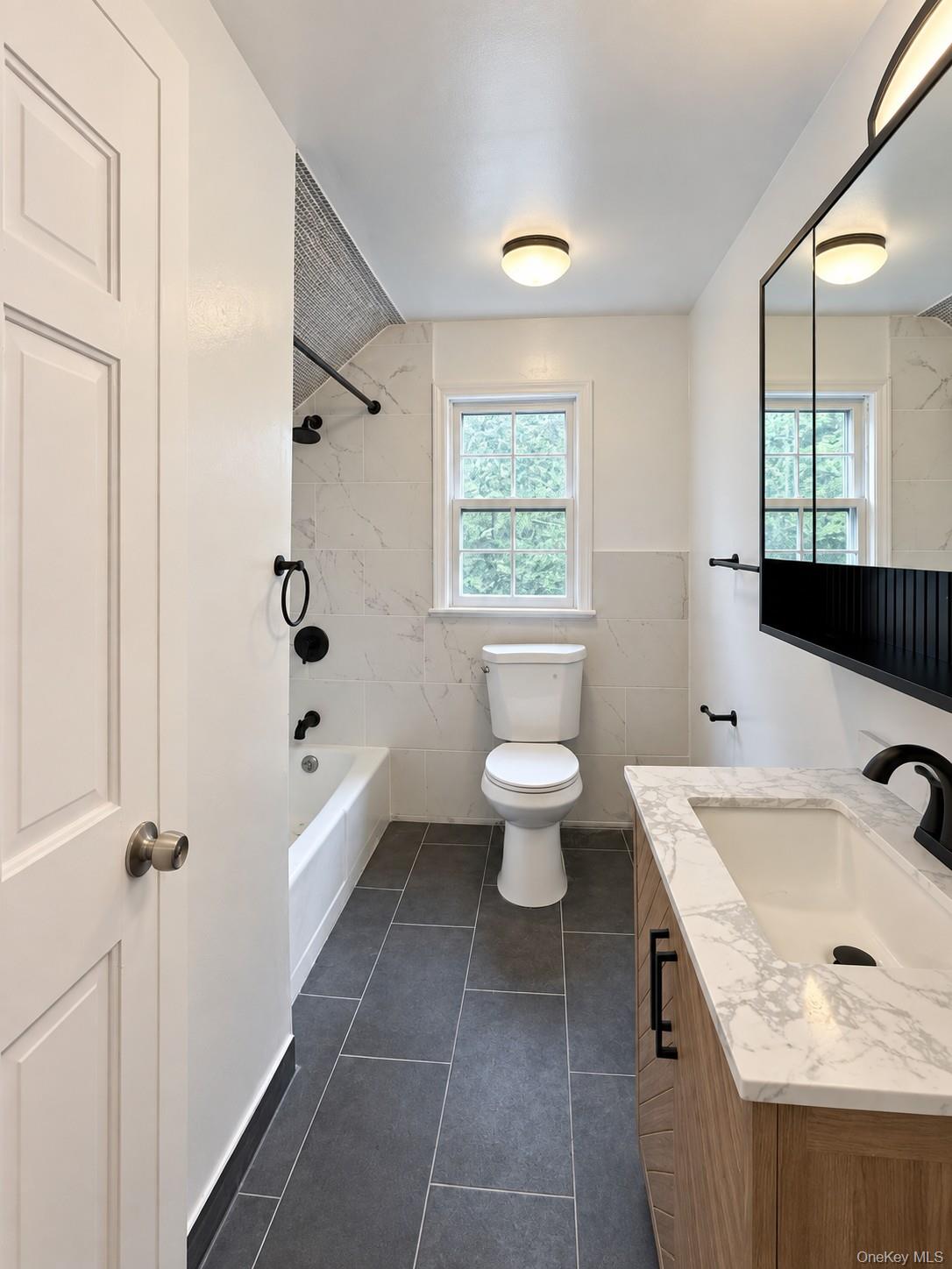 547 #a King Street Property Photo 8
