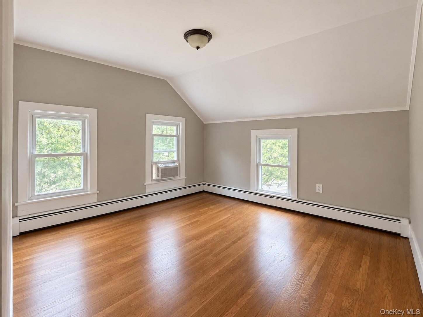 547 #a King Street Property Photo 9