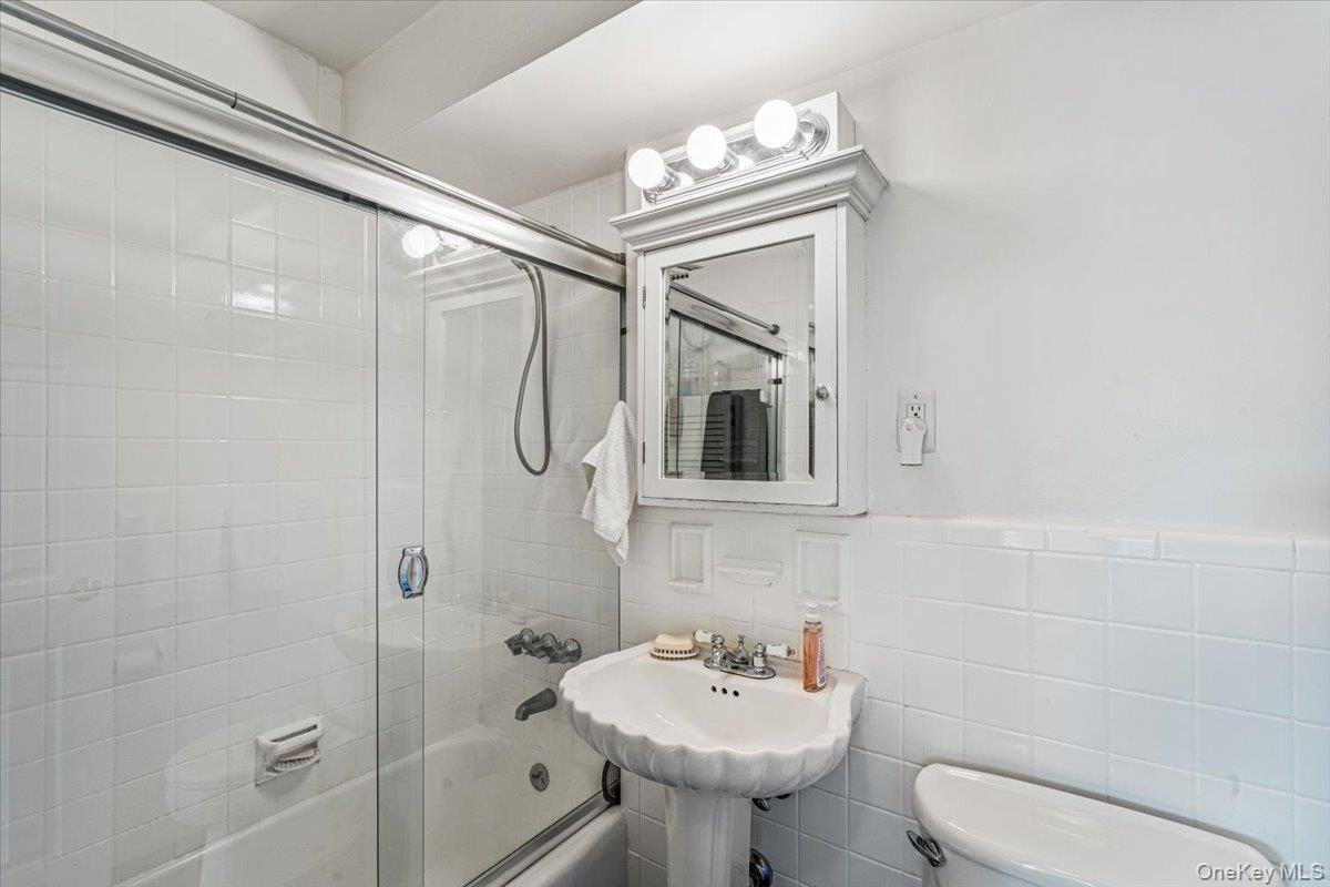 220-55 46th Avenue 5a Property Photo 15