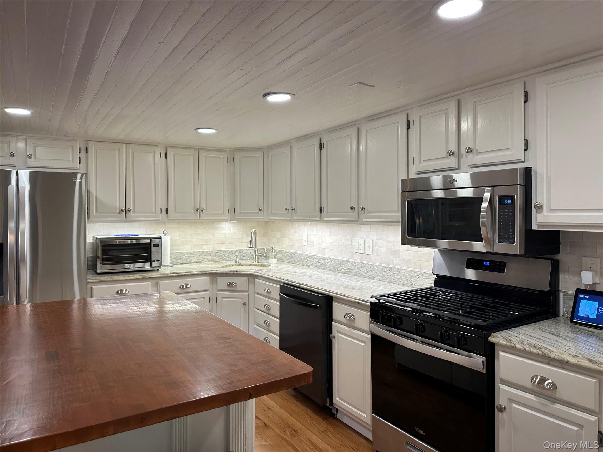 1407 Albany Avenue Property Photo 23