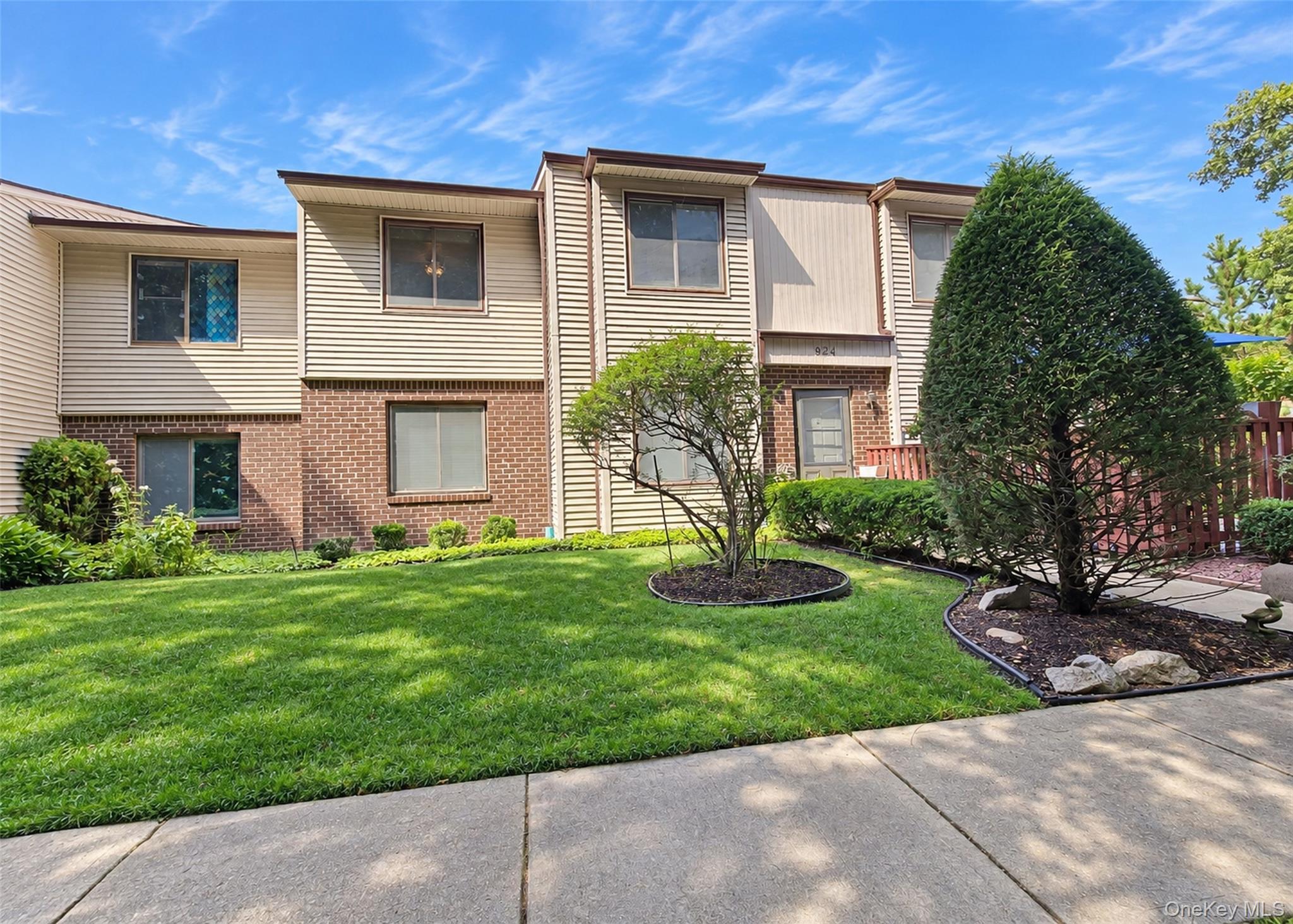 924 Skyline Drive Property Photo 1