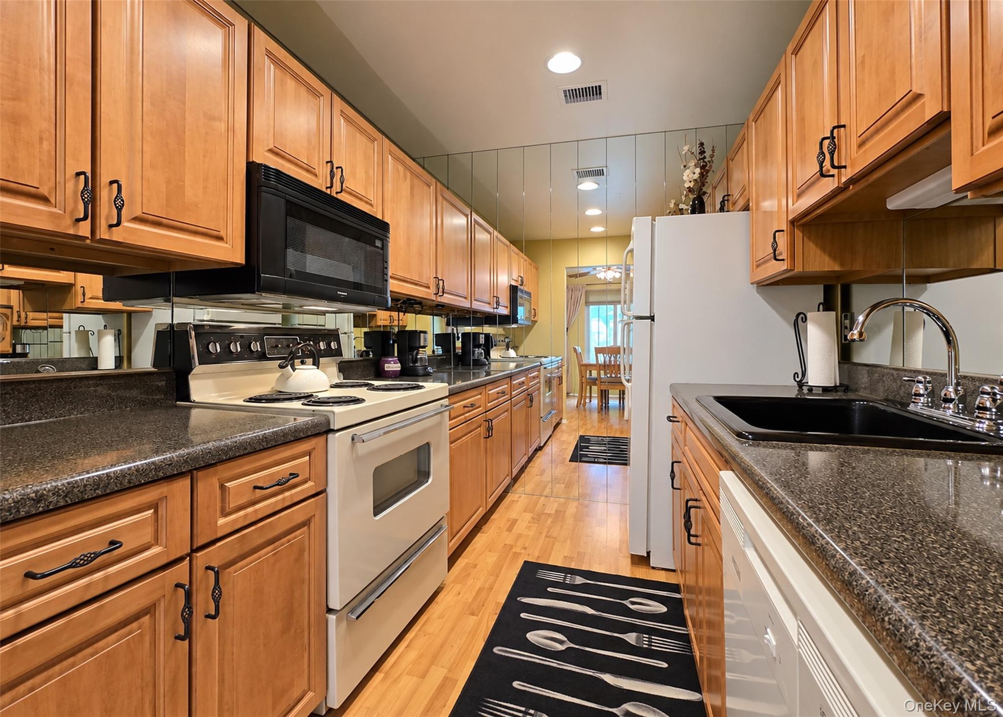924 Skyline Drive Property Photo 3