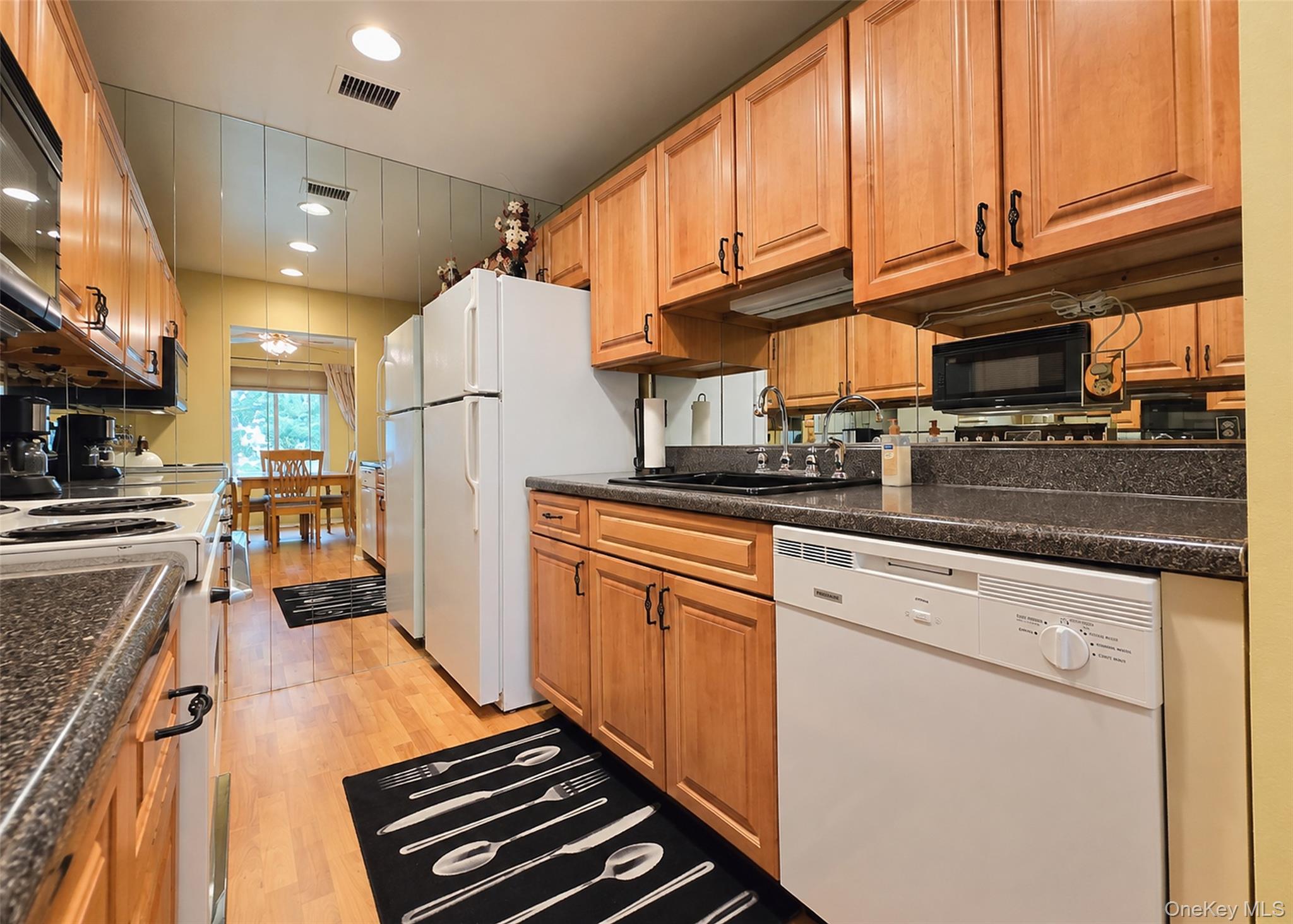 924 Skyline Drive Property Photo 4