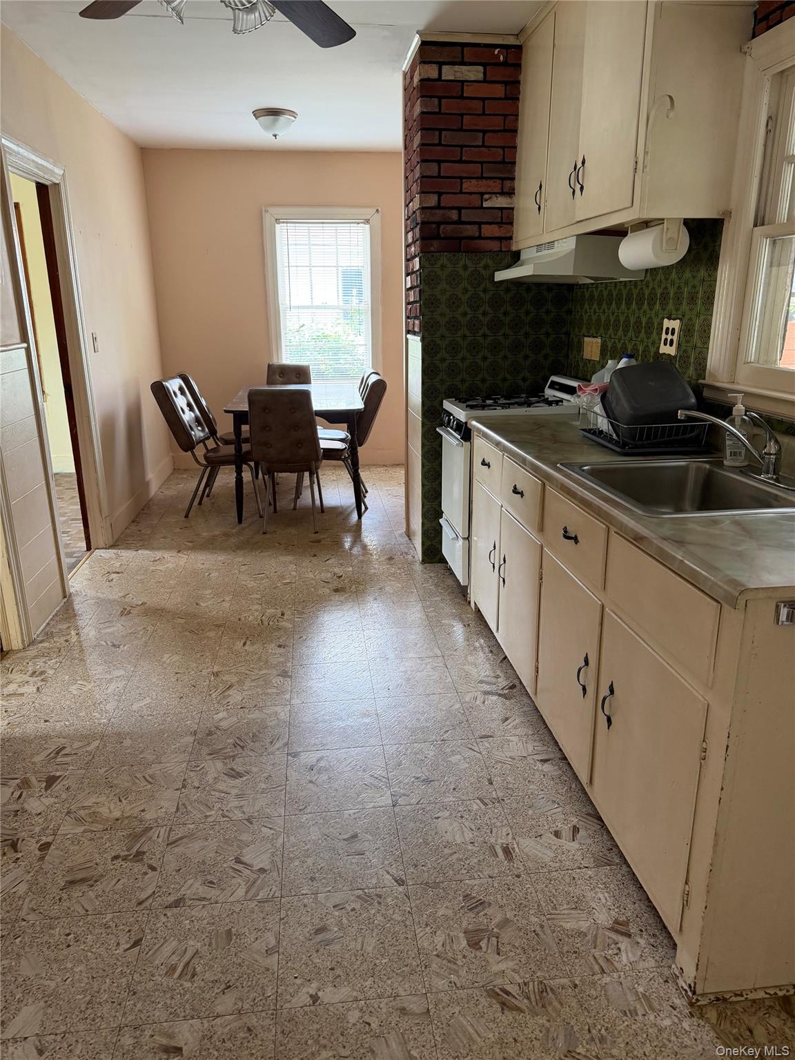 54 Robin Road Property Photo 5