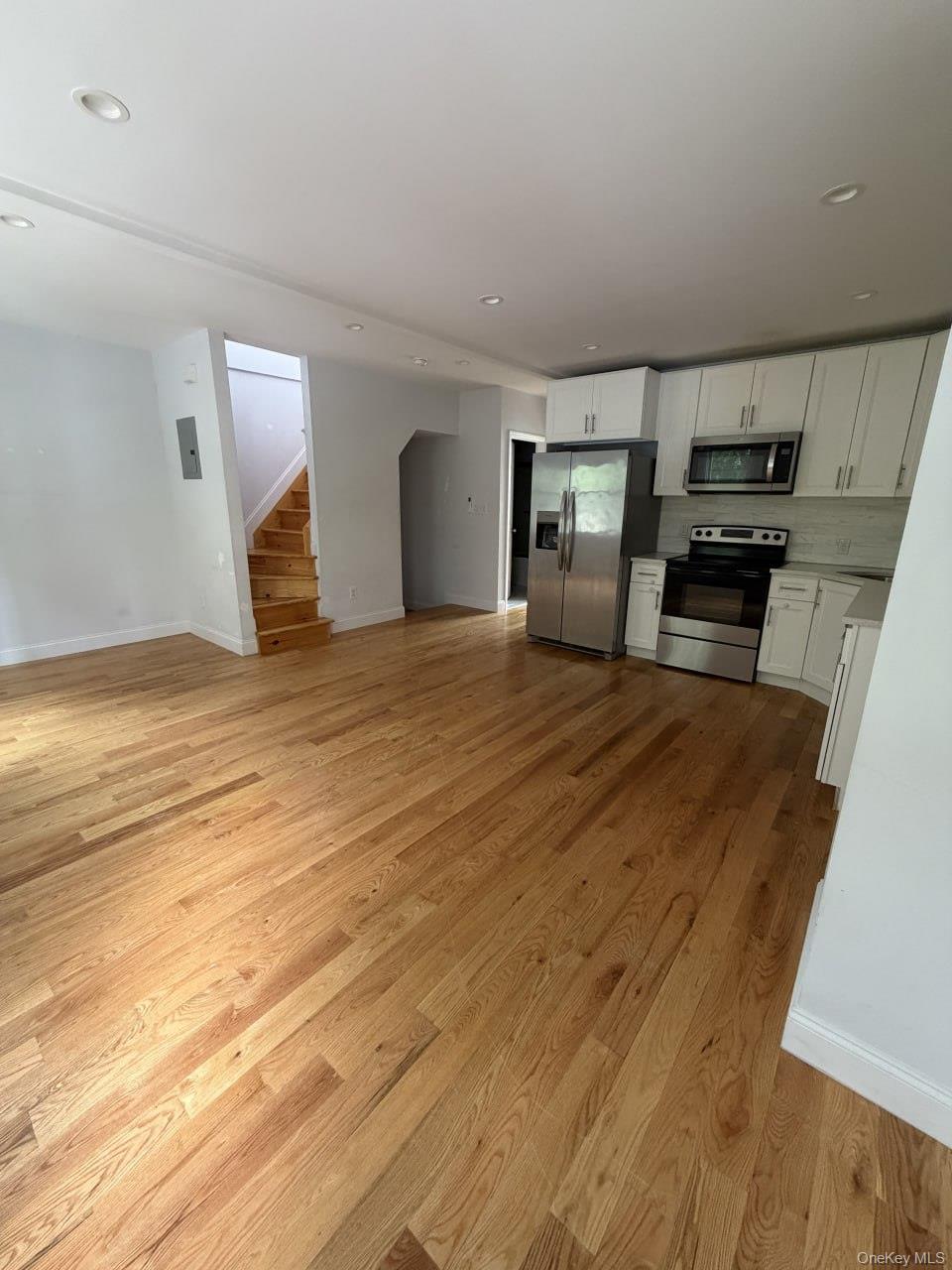 2760 Bainbridge Avenue 2nd Floor Property Photo 1