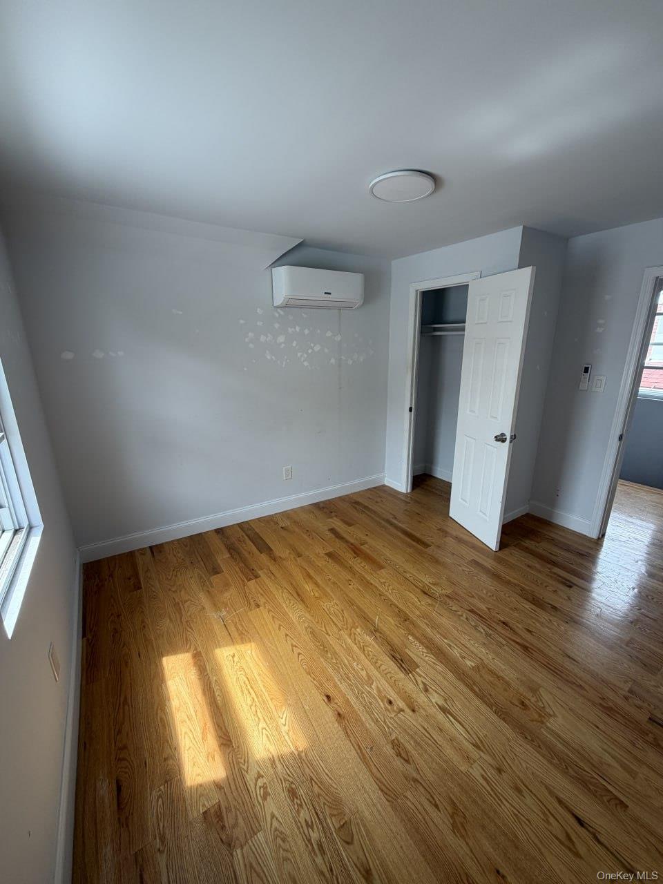 2760 Bainbridge Avenue 2nd Floor Property Photo 3