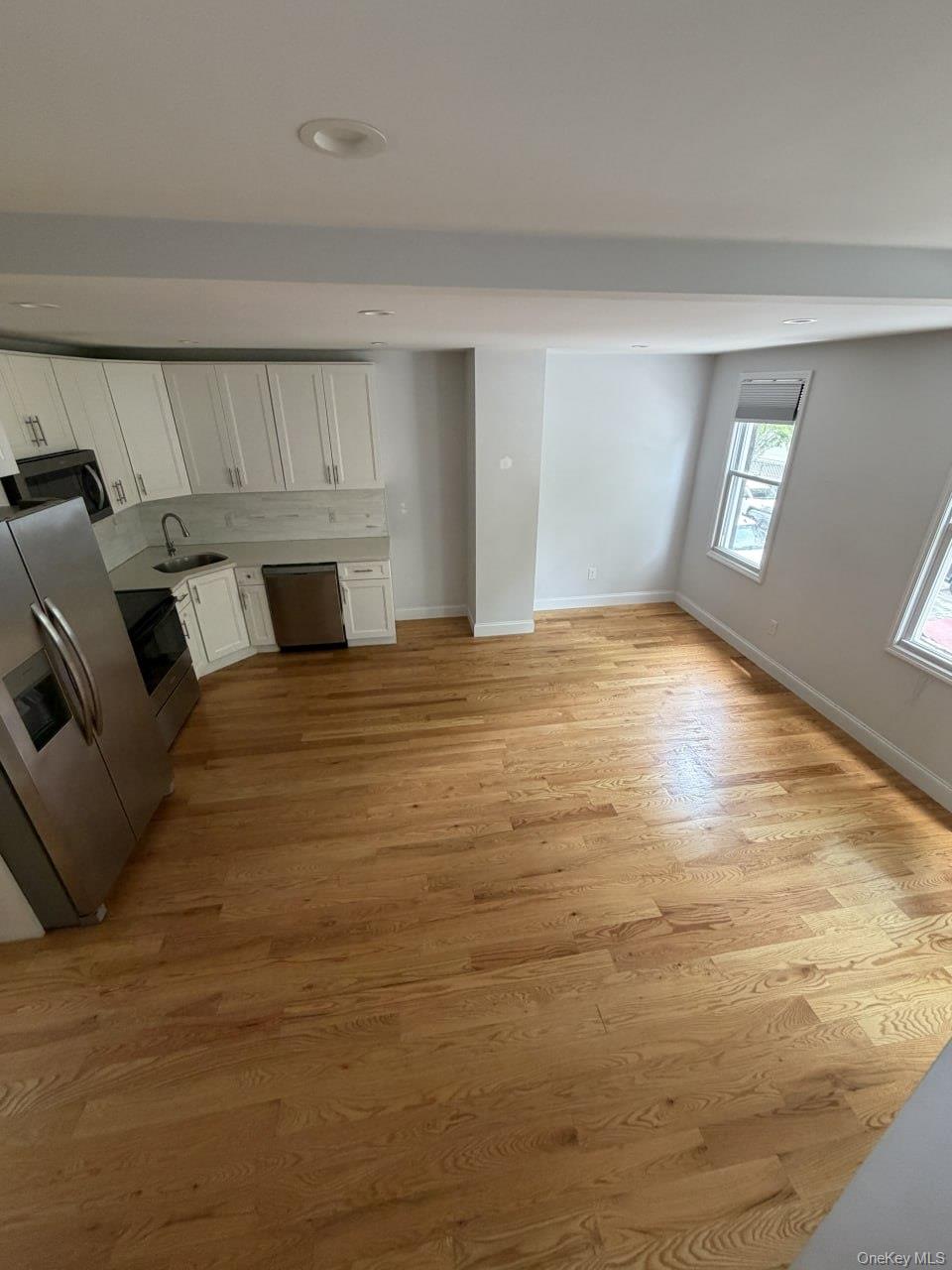 2760 Bainbridge Avenue 2nd Floor Property Photo 7