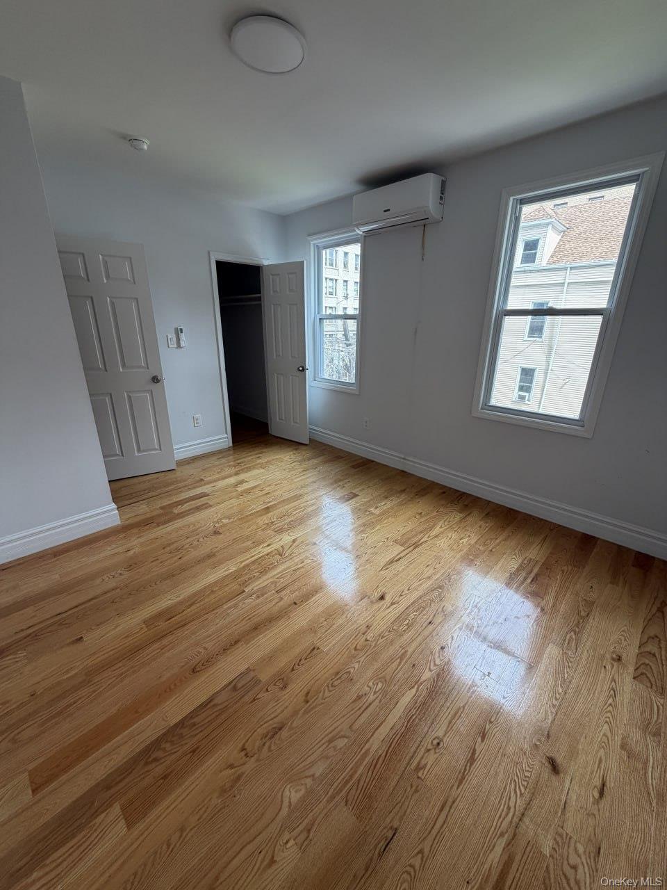 2760 Bainbridge Avenue 2nd Floor Property Photo 9
