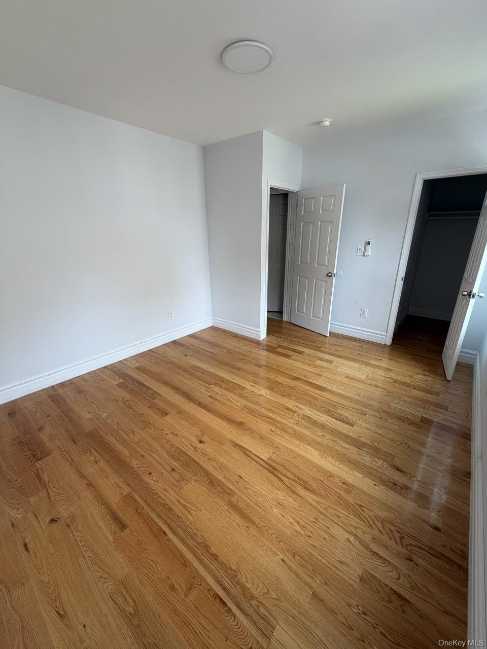 2760 Bainbridge Avenue 2nd Floor Property Photo 10