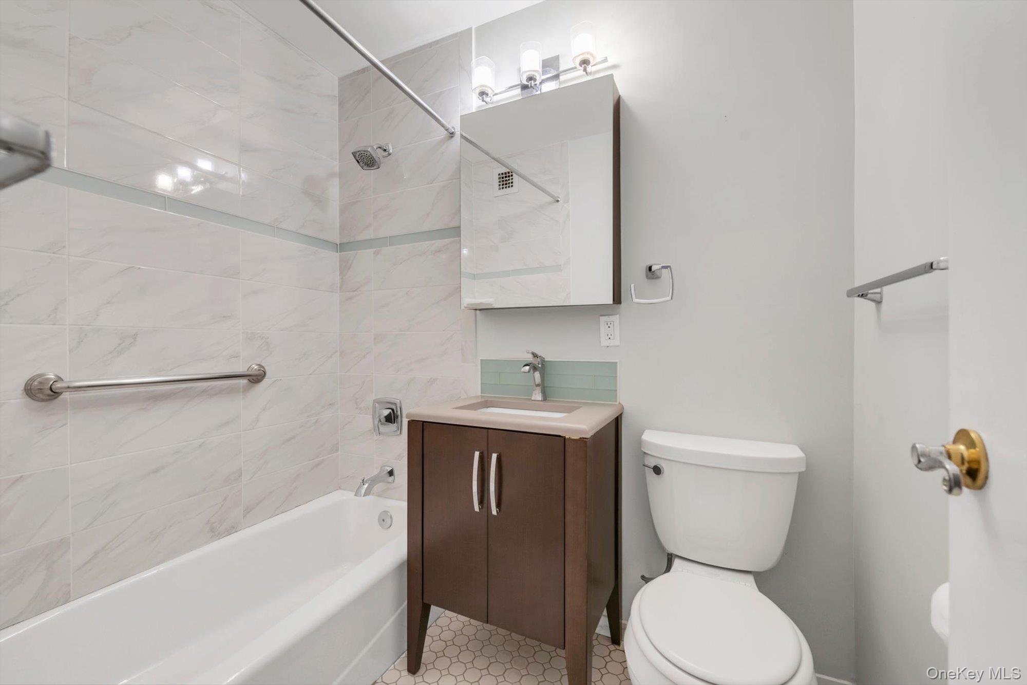 61-20 Grand Central Parkway C303 Property Photo 17