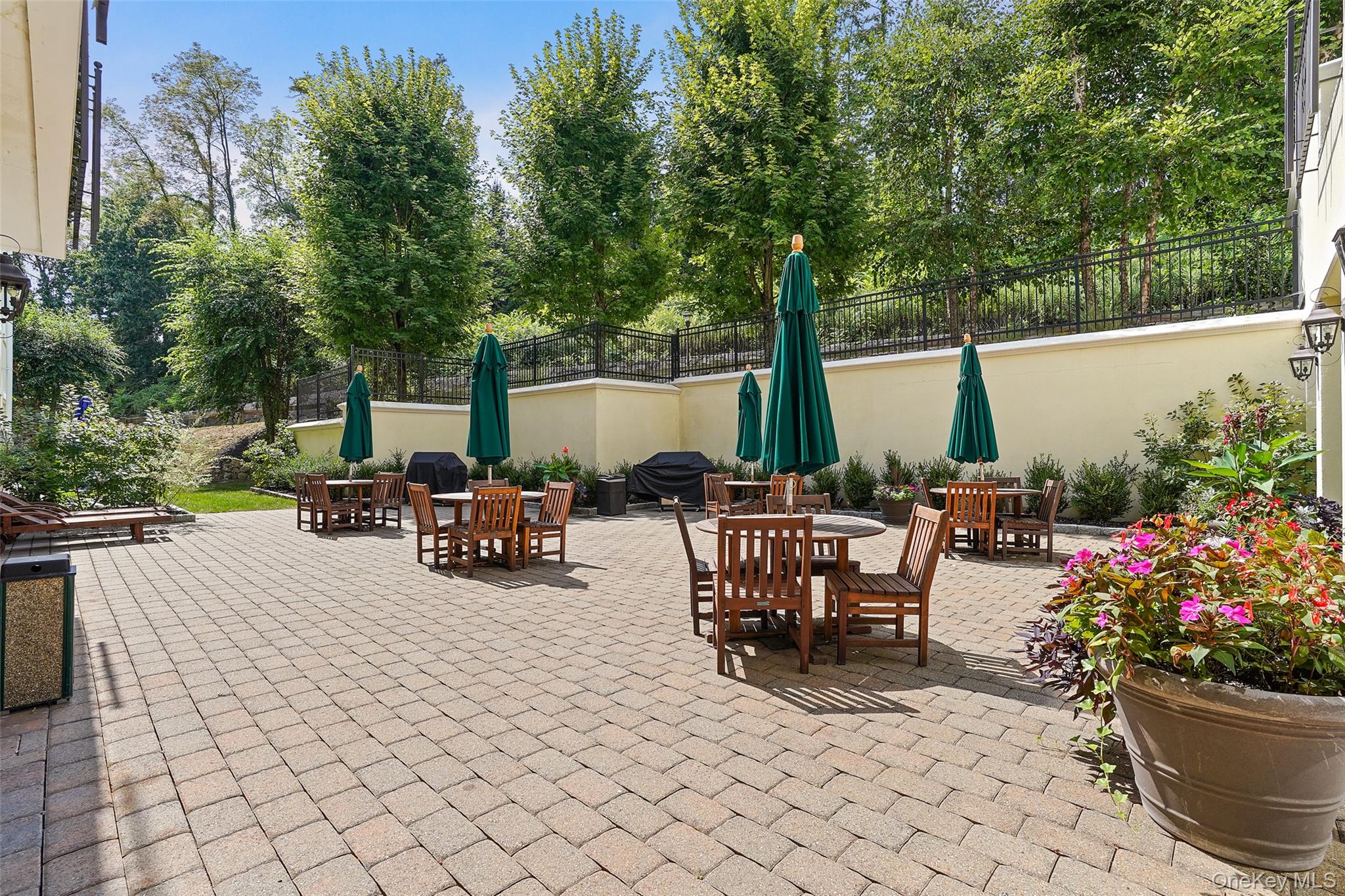 420 Trump Park Property Photo 34