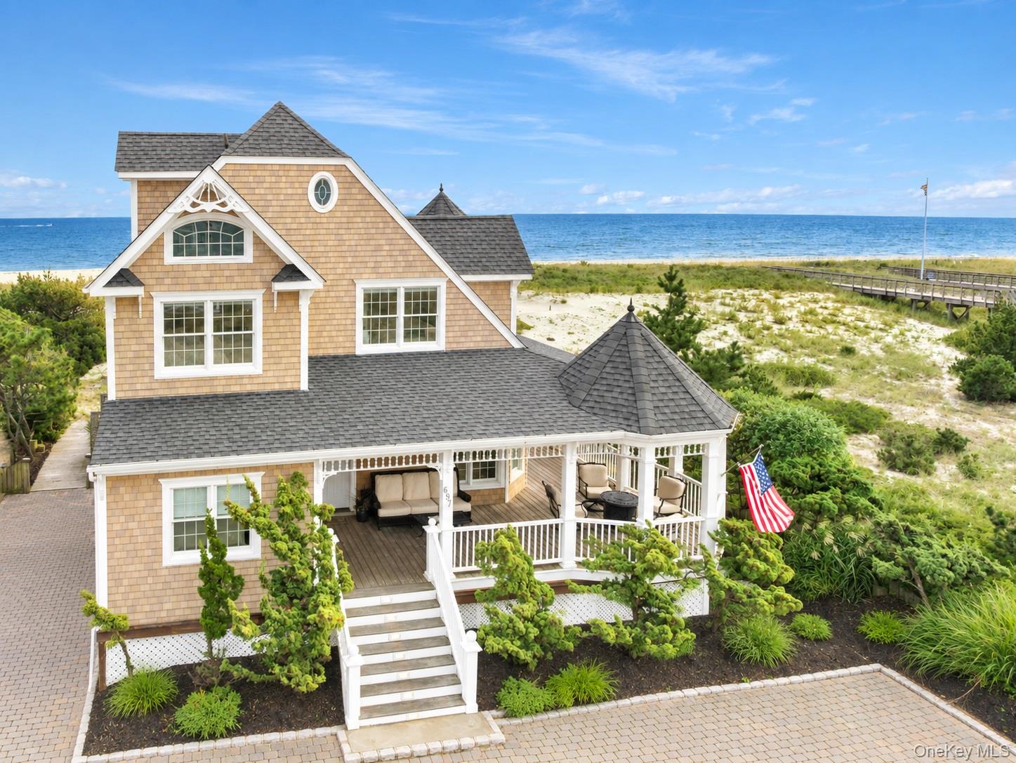 697 Dune Road Property Photo 3