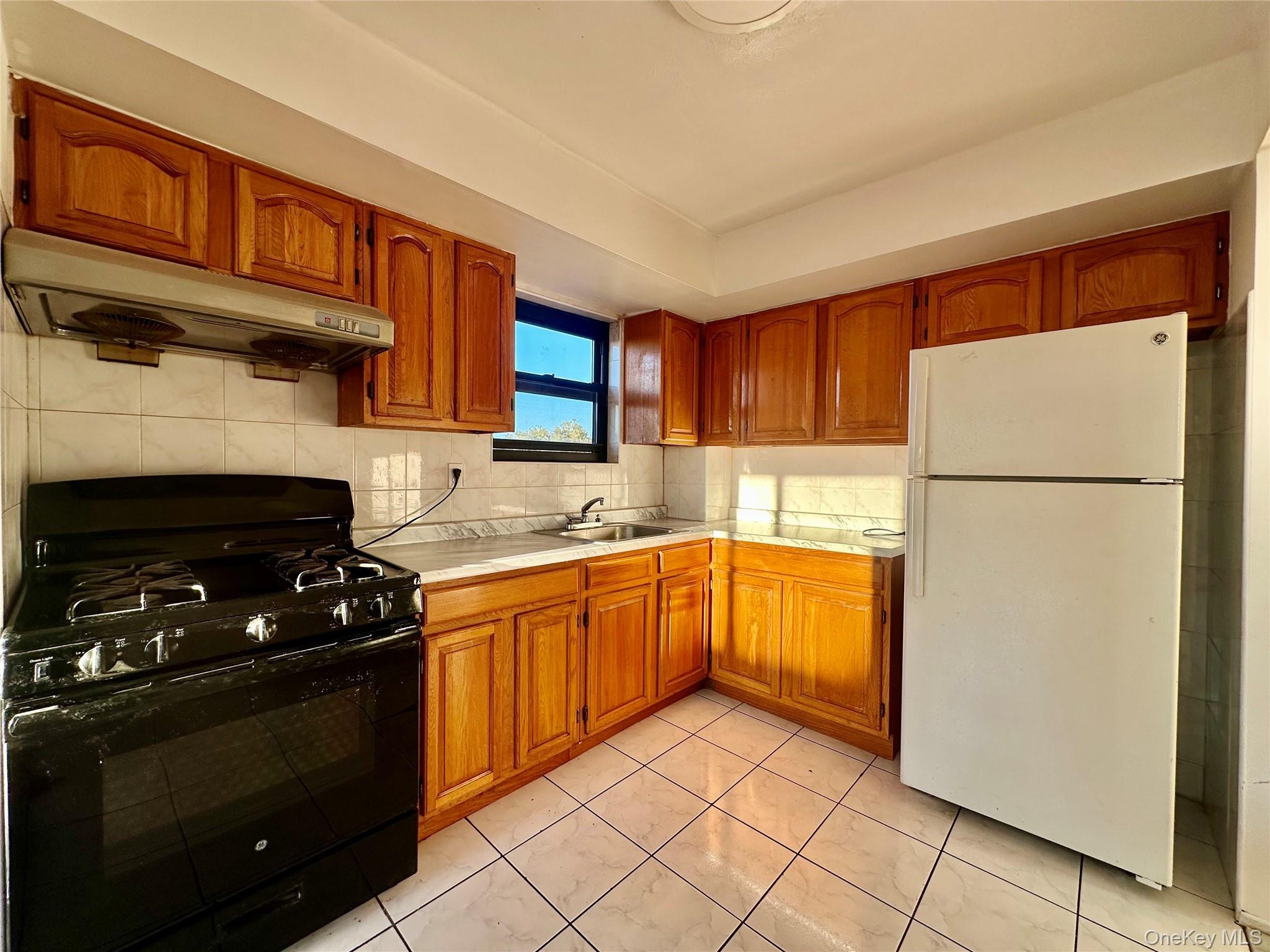 5935 154th Place Property Photo 2