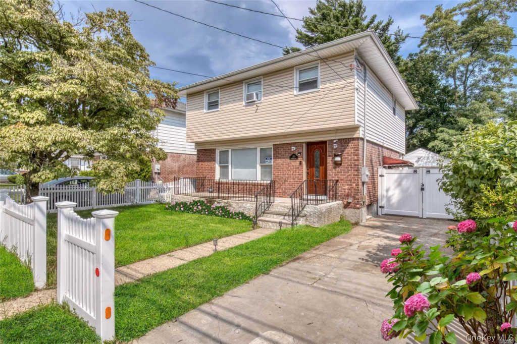 230 Westbury Boulevard Property Photo 1
