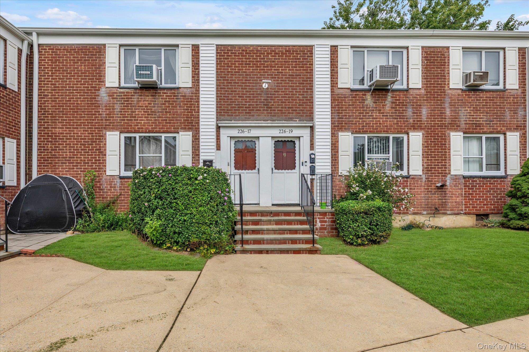 22617 Hillside Avenue S09 Property Photo 2