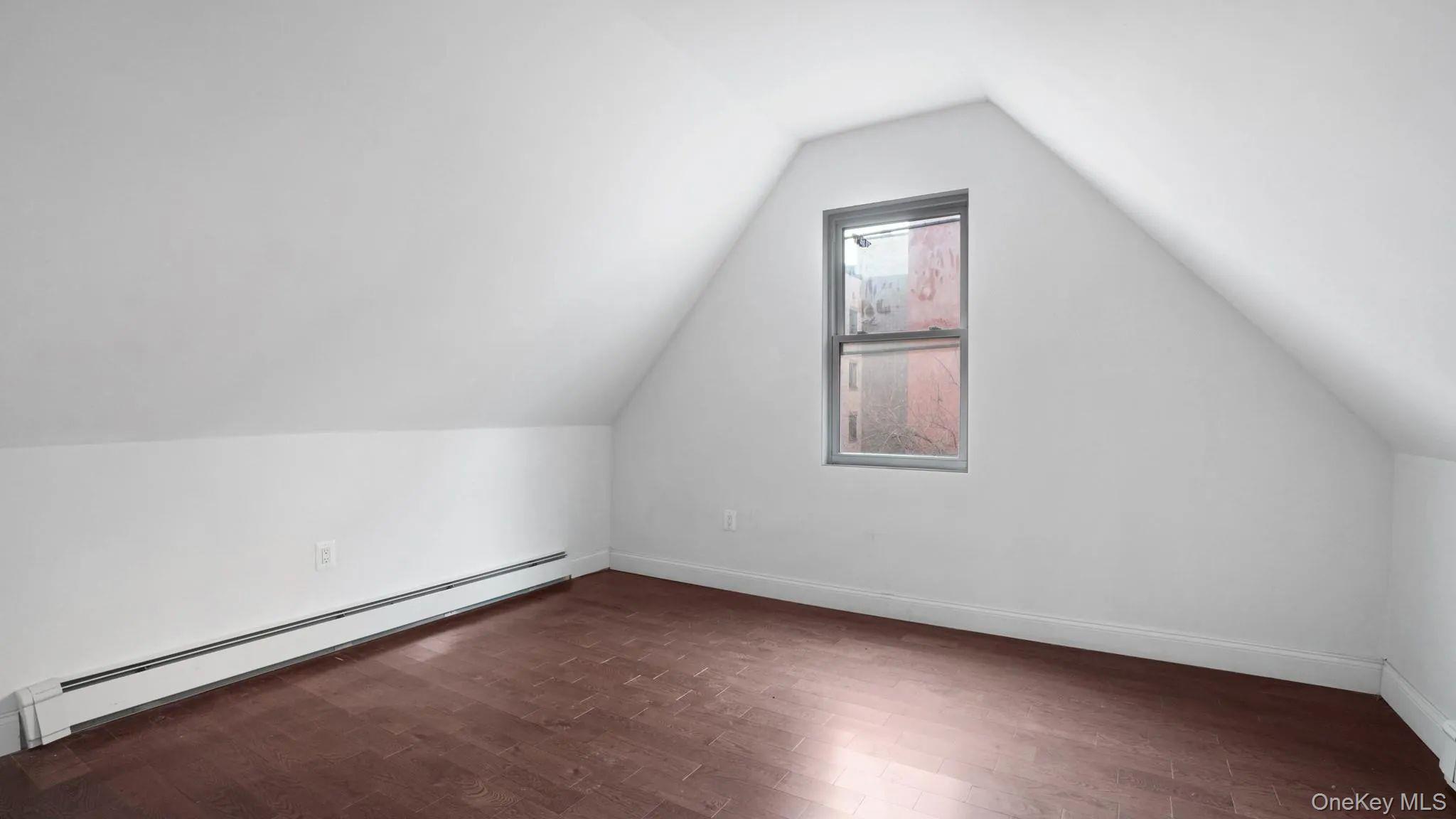 1823 Anthony Avenue Property Photo 18