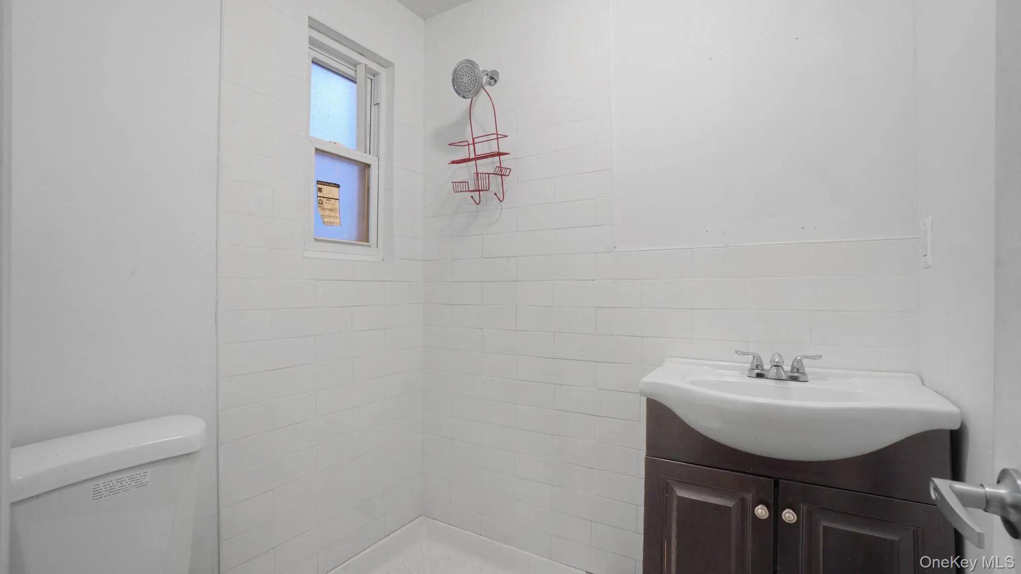 1823 Anthony Avenue Property Photo 20