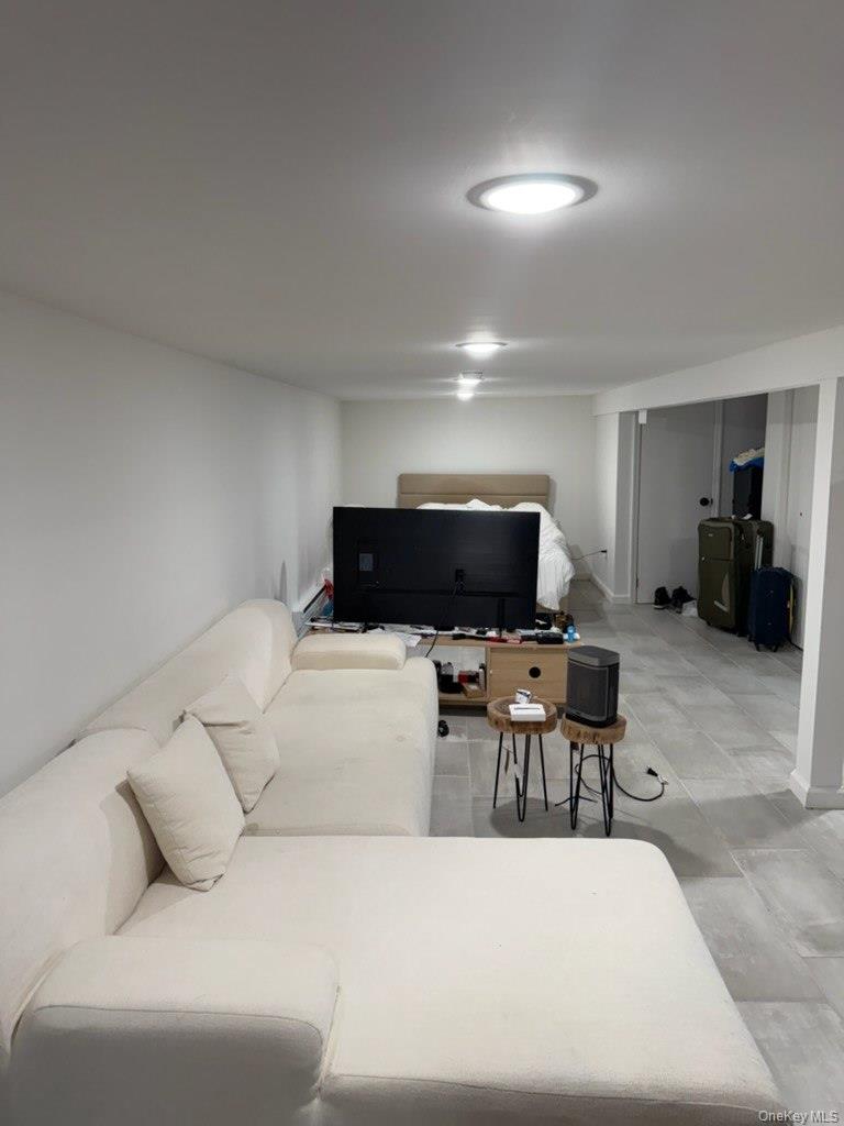 2760 Bainbridge Avenue Bsmt Property Photo 1
