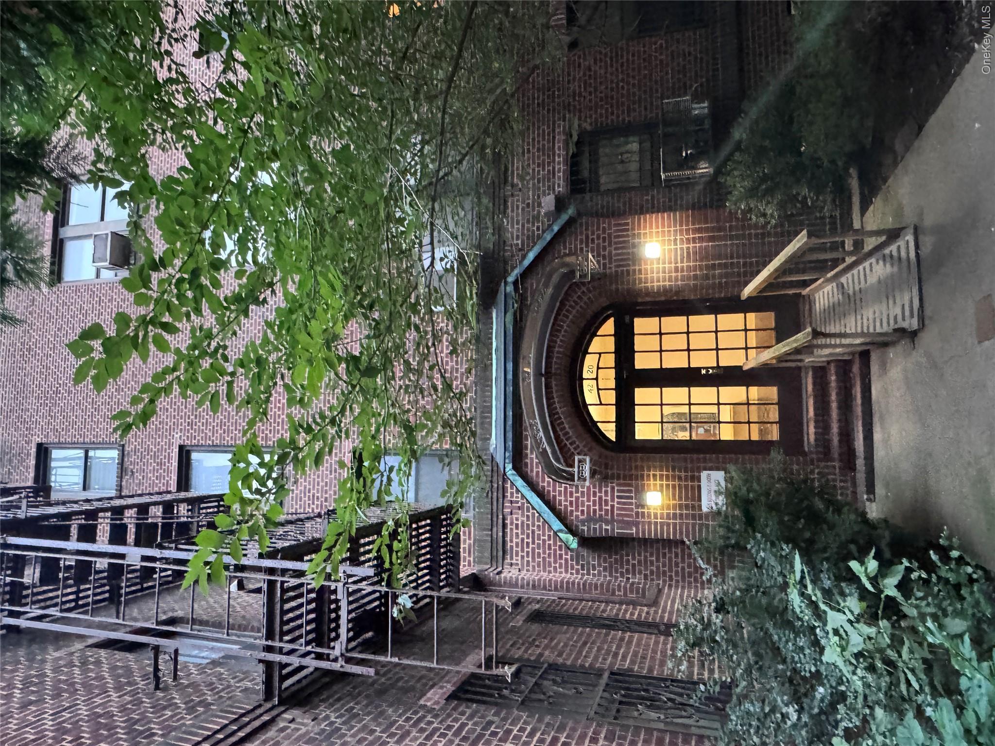 4220 Kissena Blvd Apt D2 Property Photo 1