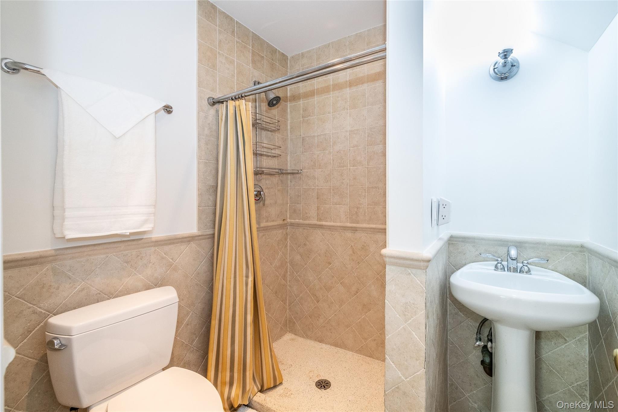209 Beechmont Drive Property Photo 46