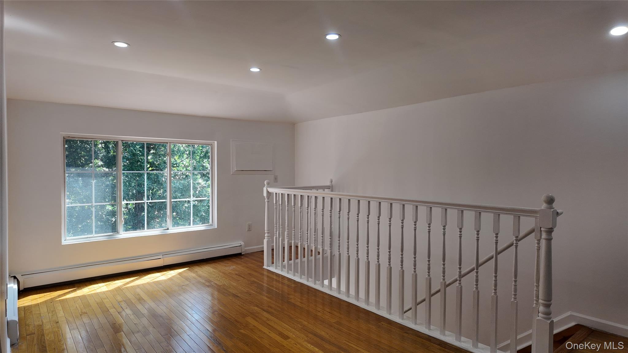 13930 Laurelton Parkway Property Photo 2