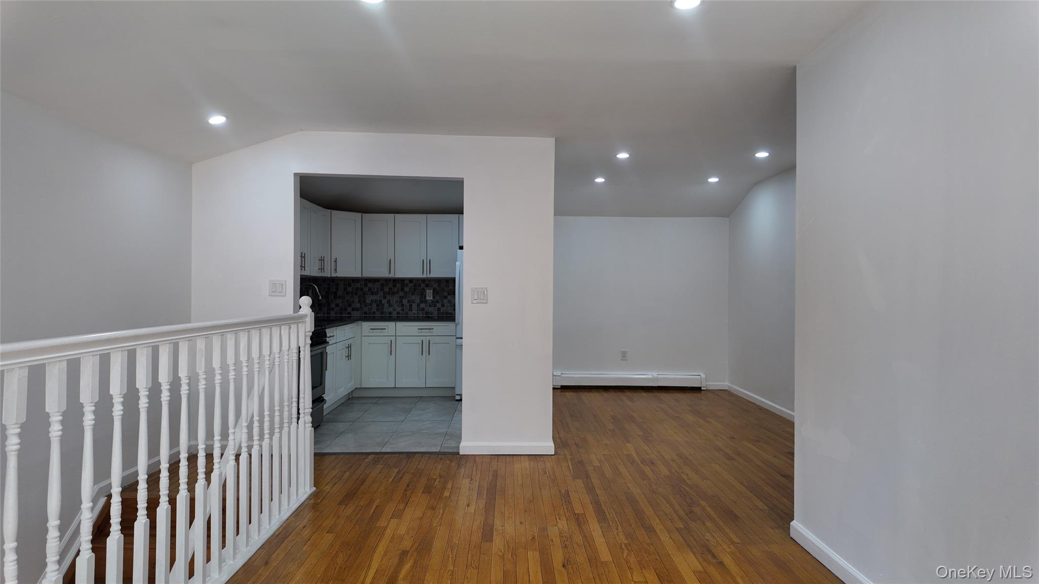 13930 Laurelton Parkway Property Photo 4