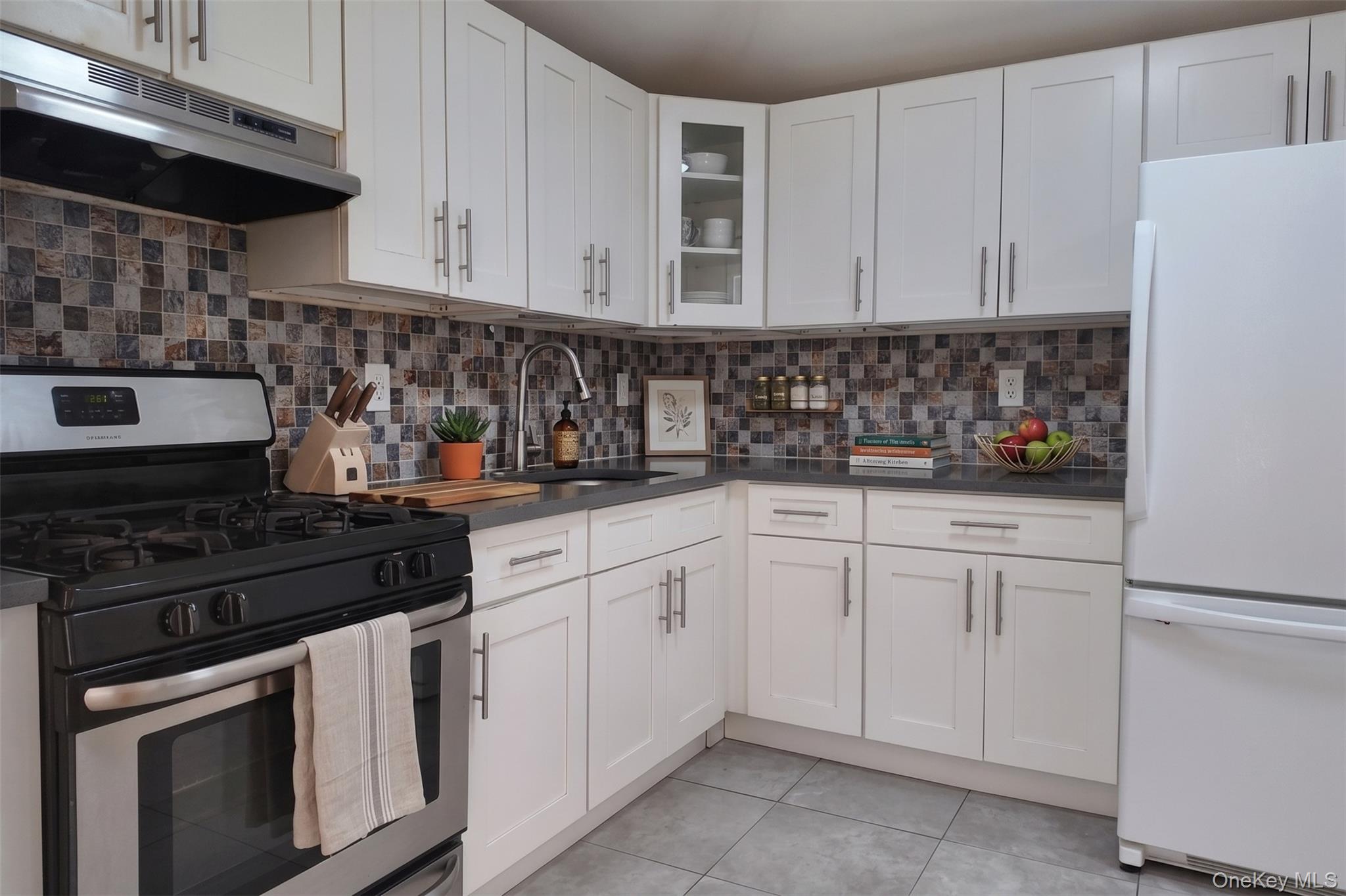 13930 Laurelton Parkway Property Photo 9