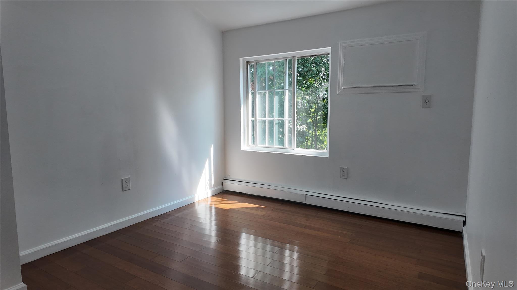 13930 Laurelton Parkway Property Photo 13