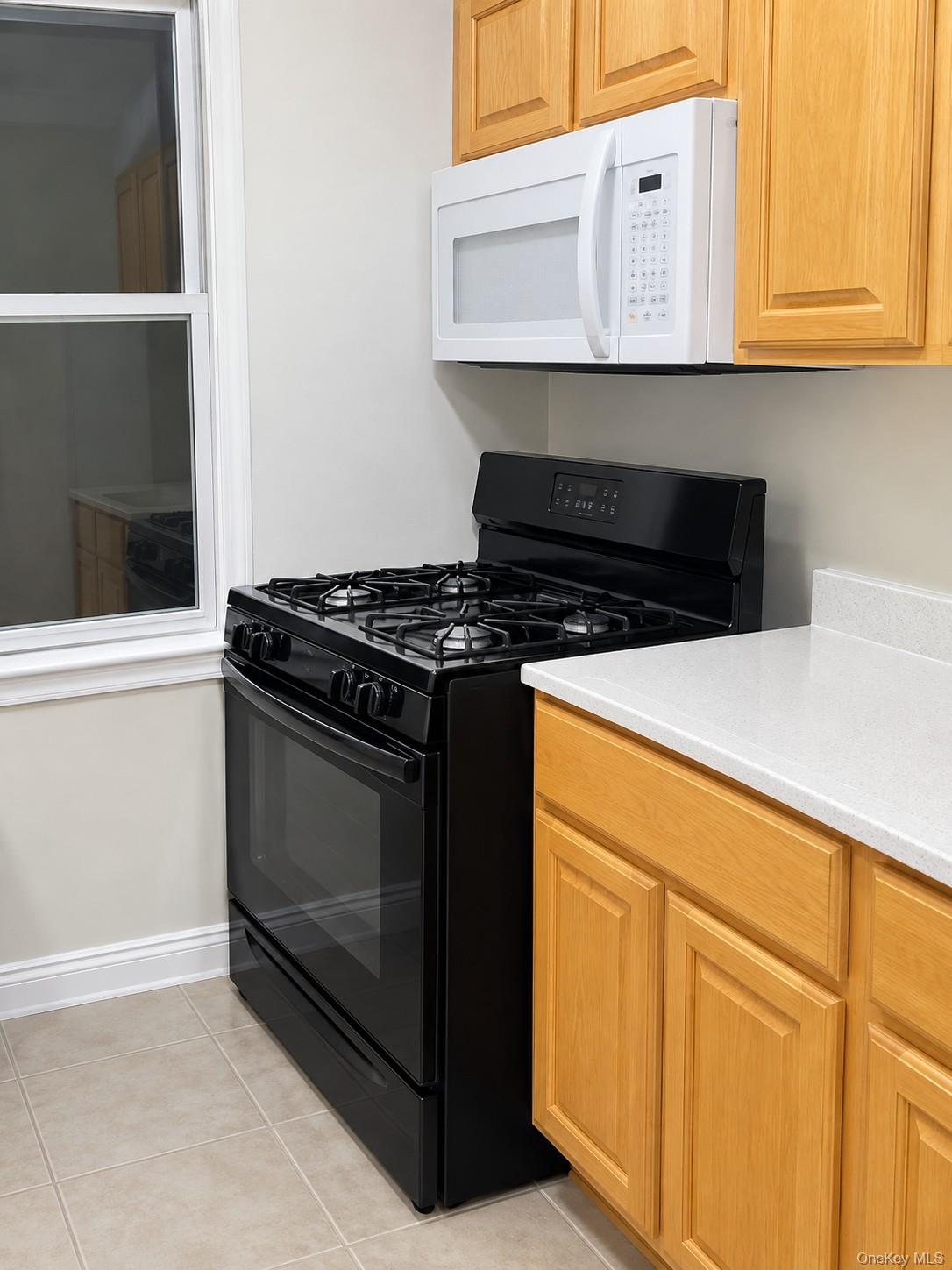23805 Braddock Avenue Property Photo 4