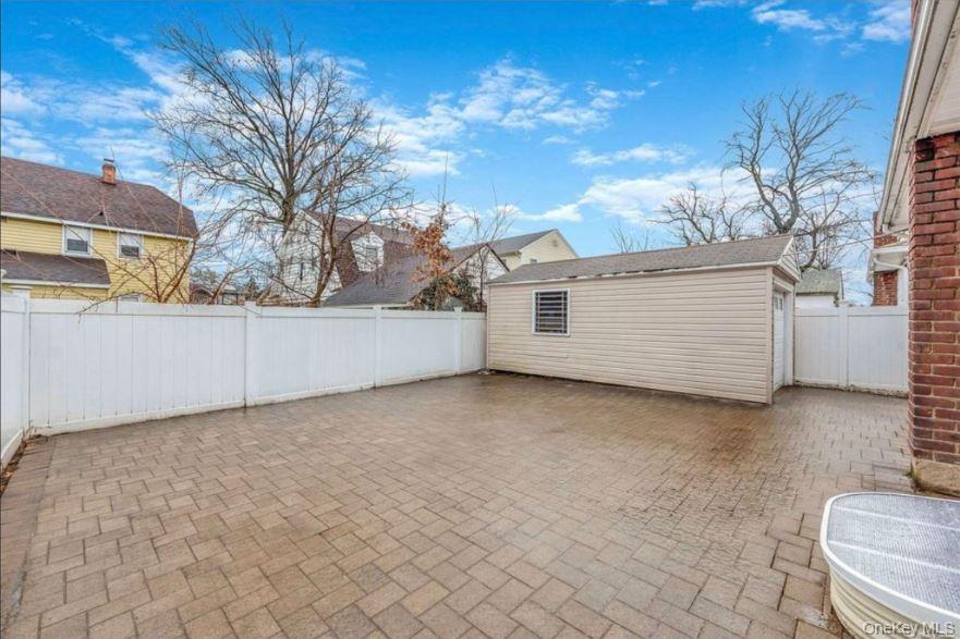 196 Westbury Boulevard Property Photo 3