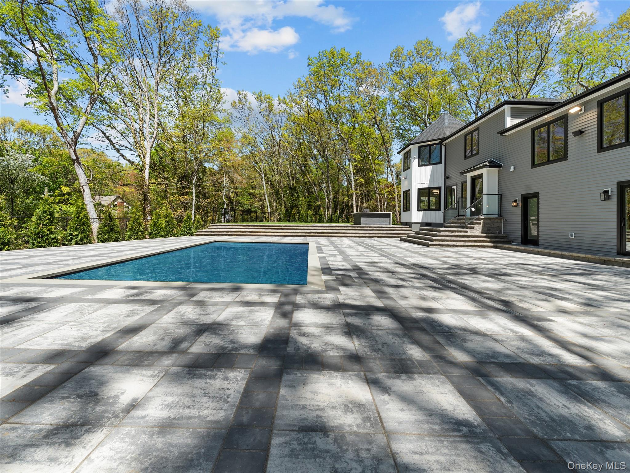 5 N Hills Road Property Photo 6