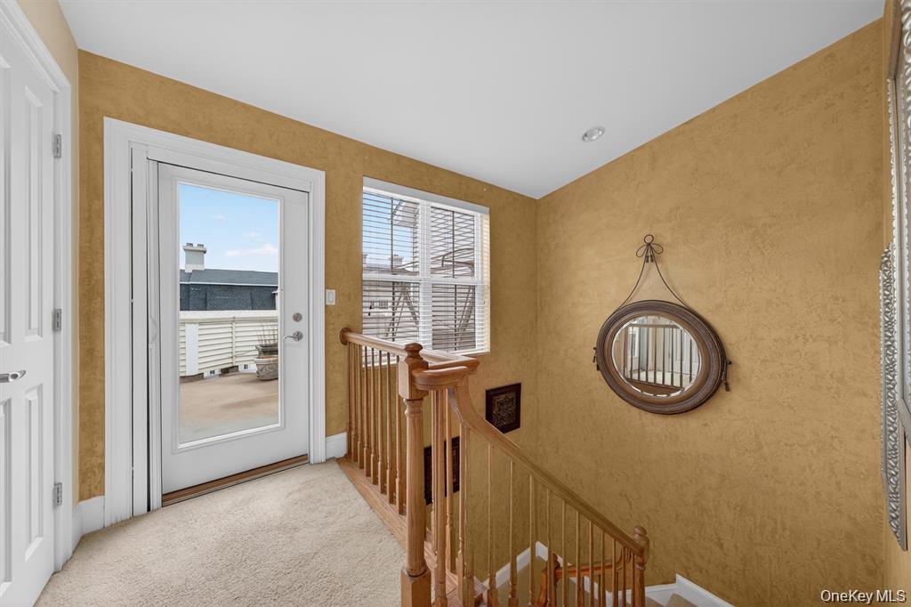 3 Harbor Pointe Drive Property Photo 28