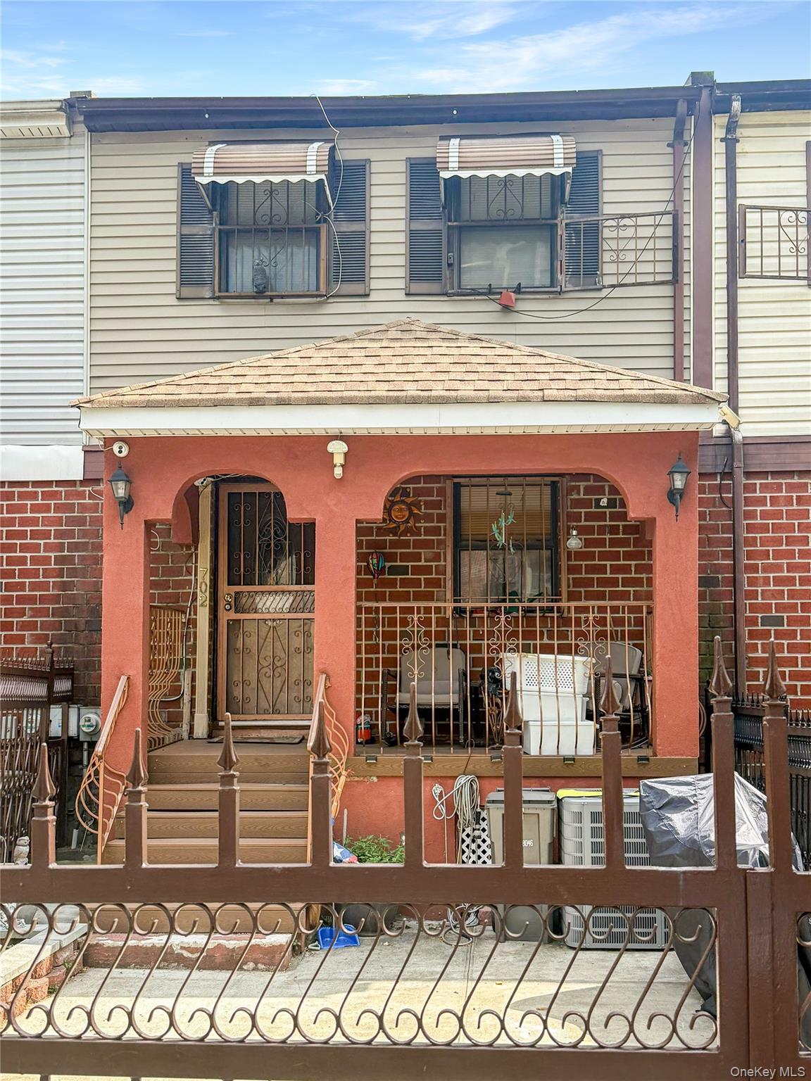 702 Saint Anns Avenue Property Photo 1