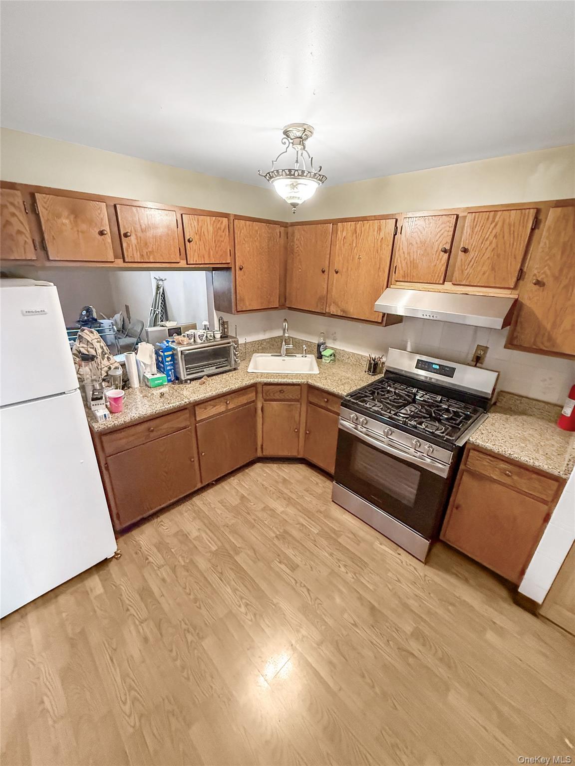 702 Saint Anns Avenue Property Photo 4