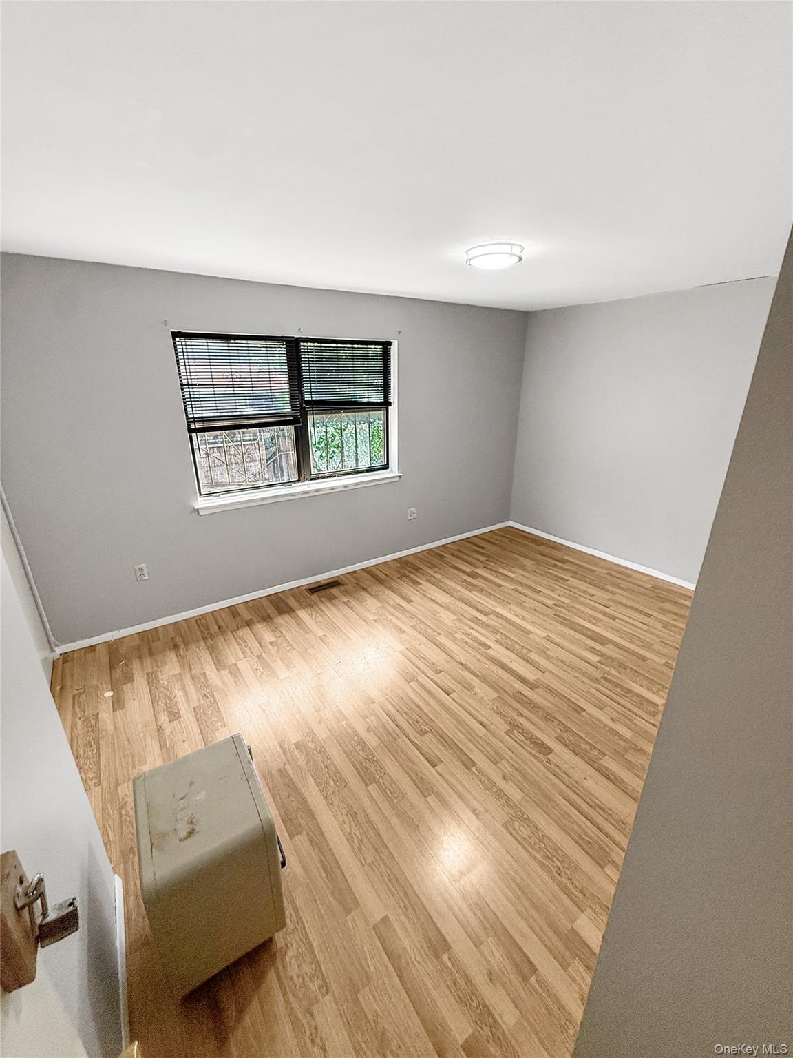 702 Saint Anns Avenue Property Photo 6