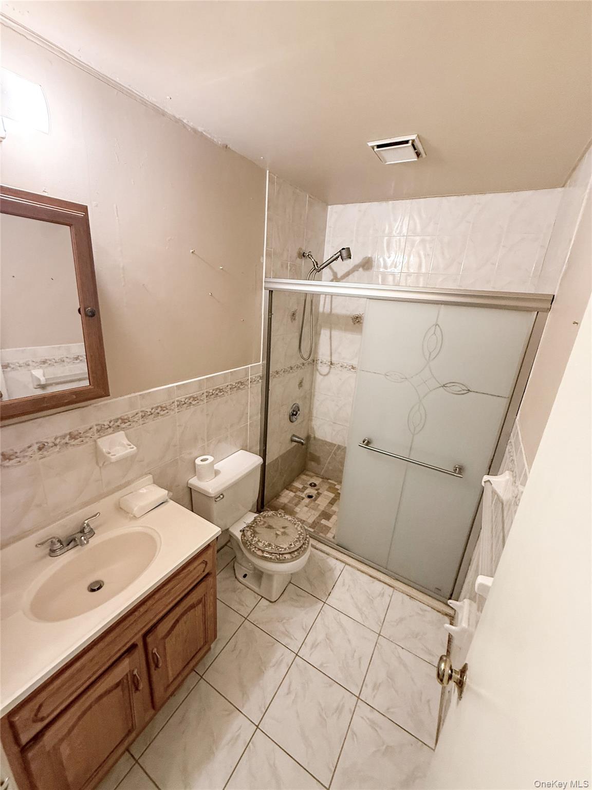 702 Saint Anns Avenue Property Photo 8