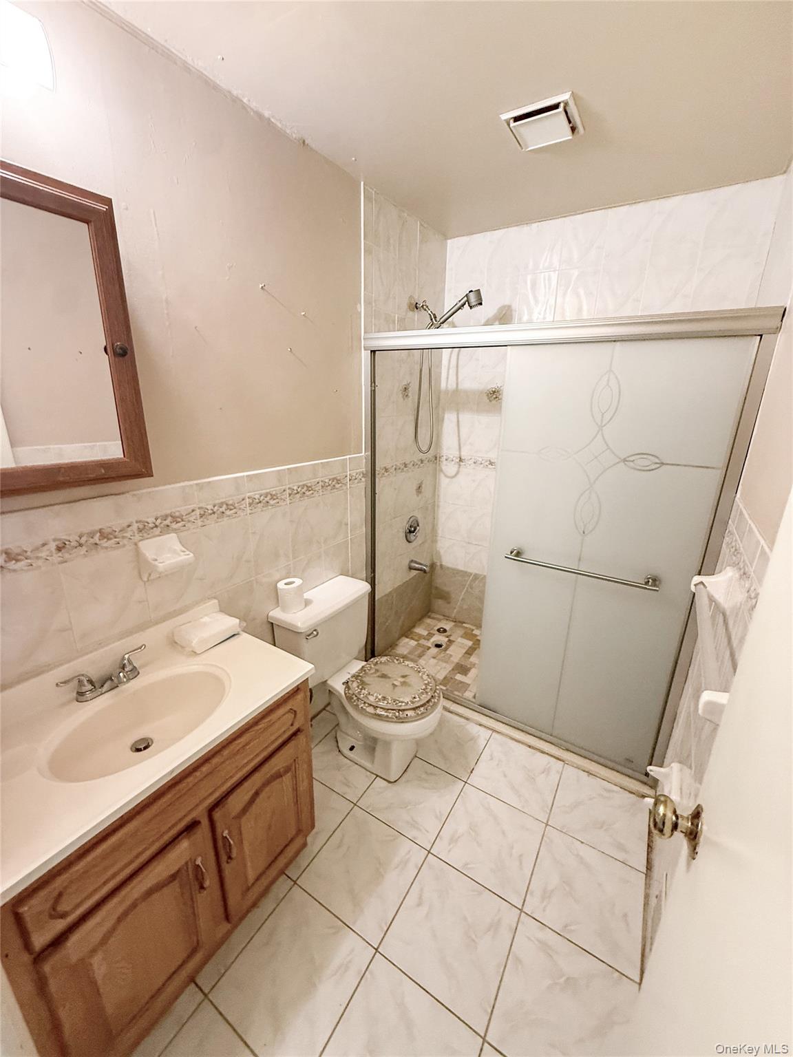 702 Saint Anns Avenue Property Photo 9