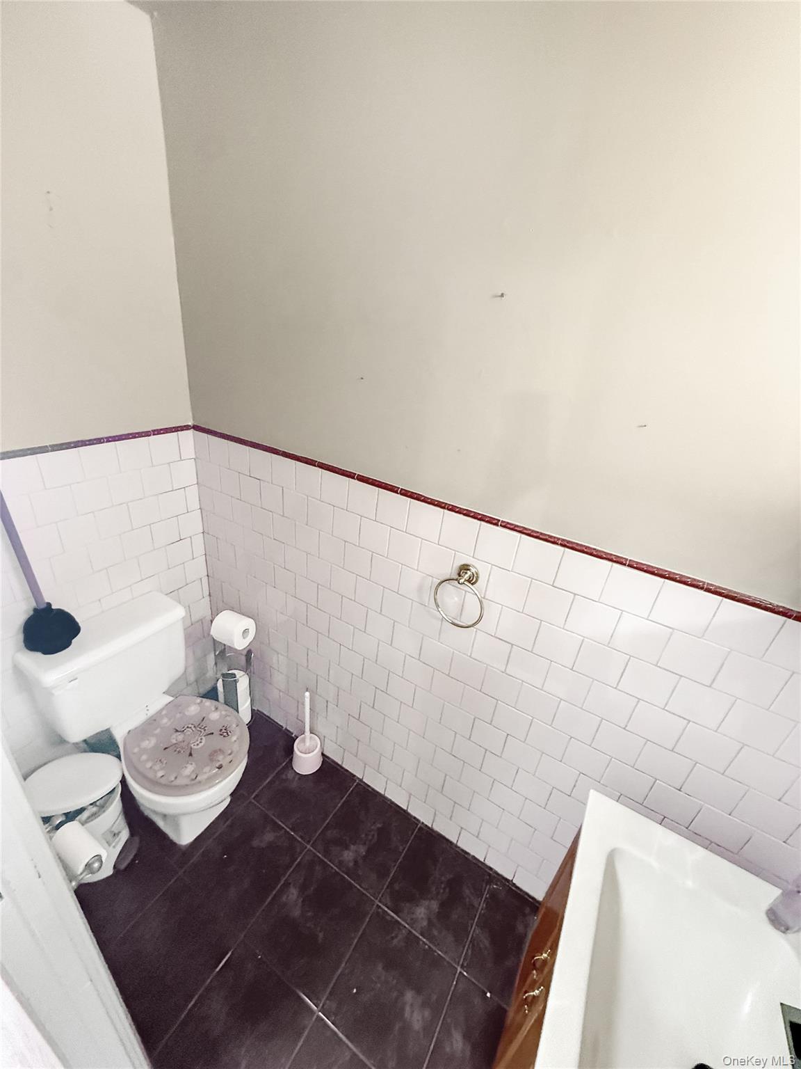 702 Saint Anns Avenue Property Photo 14