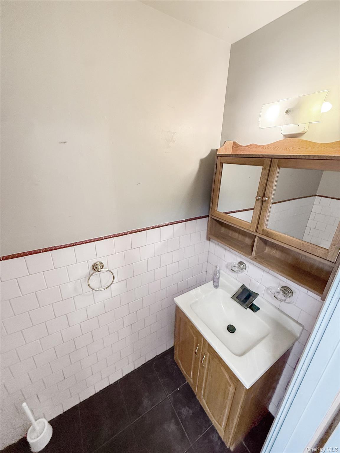 702 Saint Anns Avenue Property Photo 15