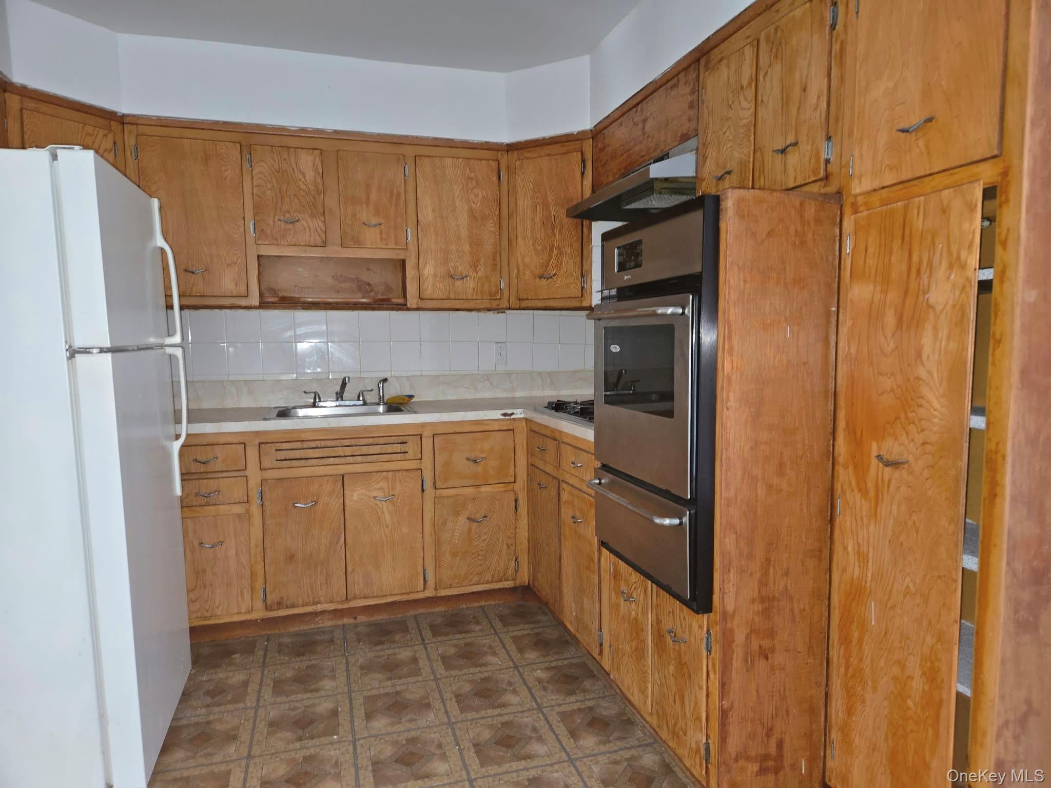 85-49 75th Street 2nd Floor Property Photo 7