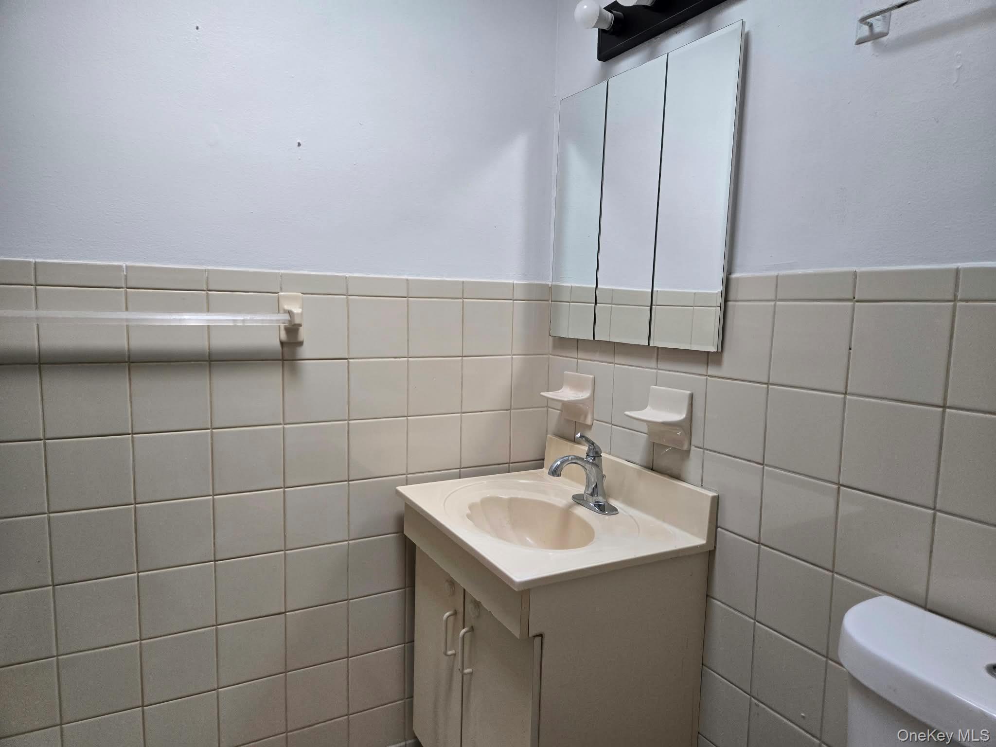 85-49 75th Street 2nd Floor Property Photo 8