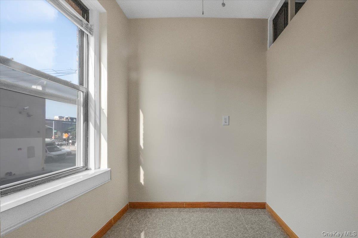 4333 48th Street 2h Property Photo 4